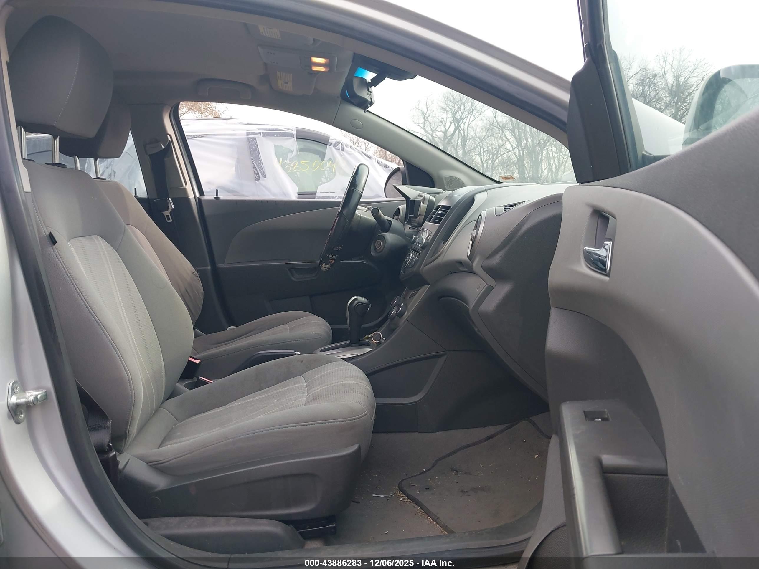 CHEVROLET SONIC image 5