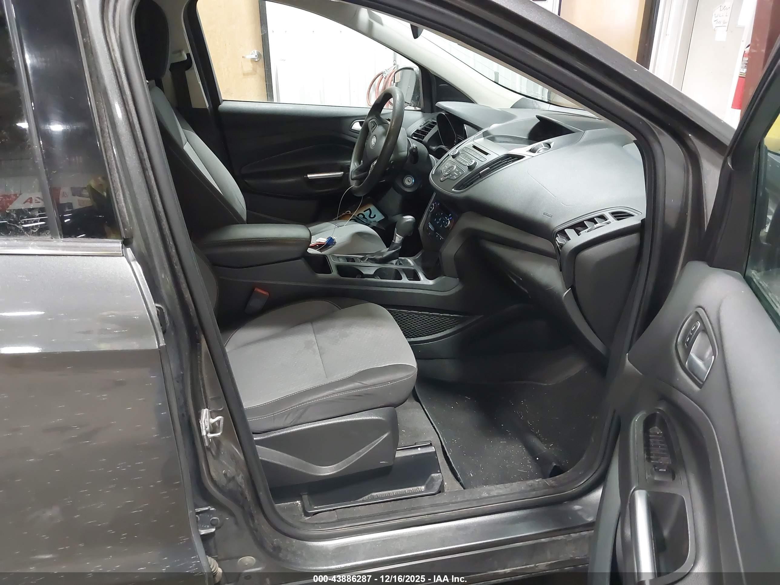 FORD ESCAPE image 5