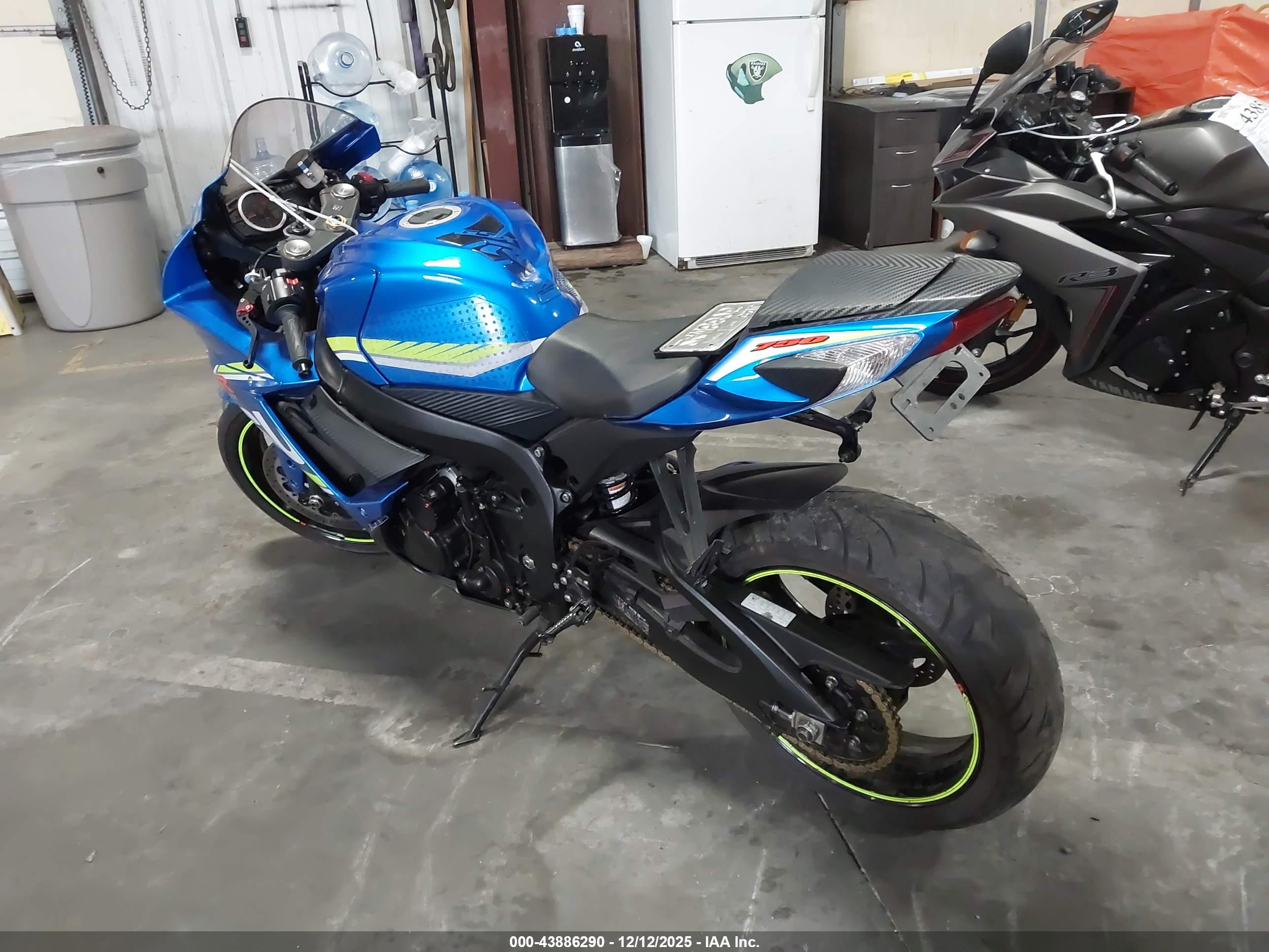SUZUKI GSX-R750 image 3