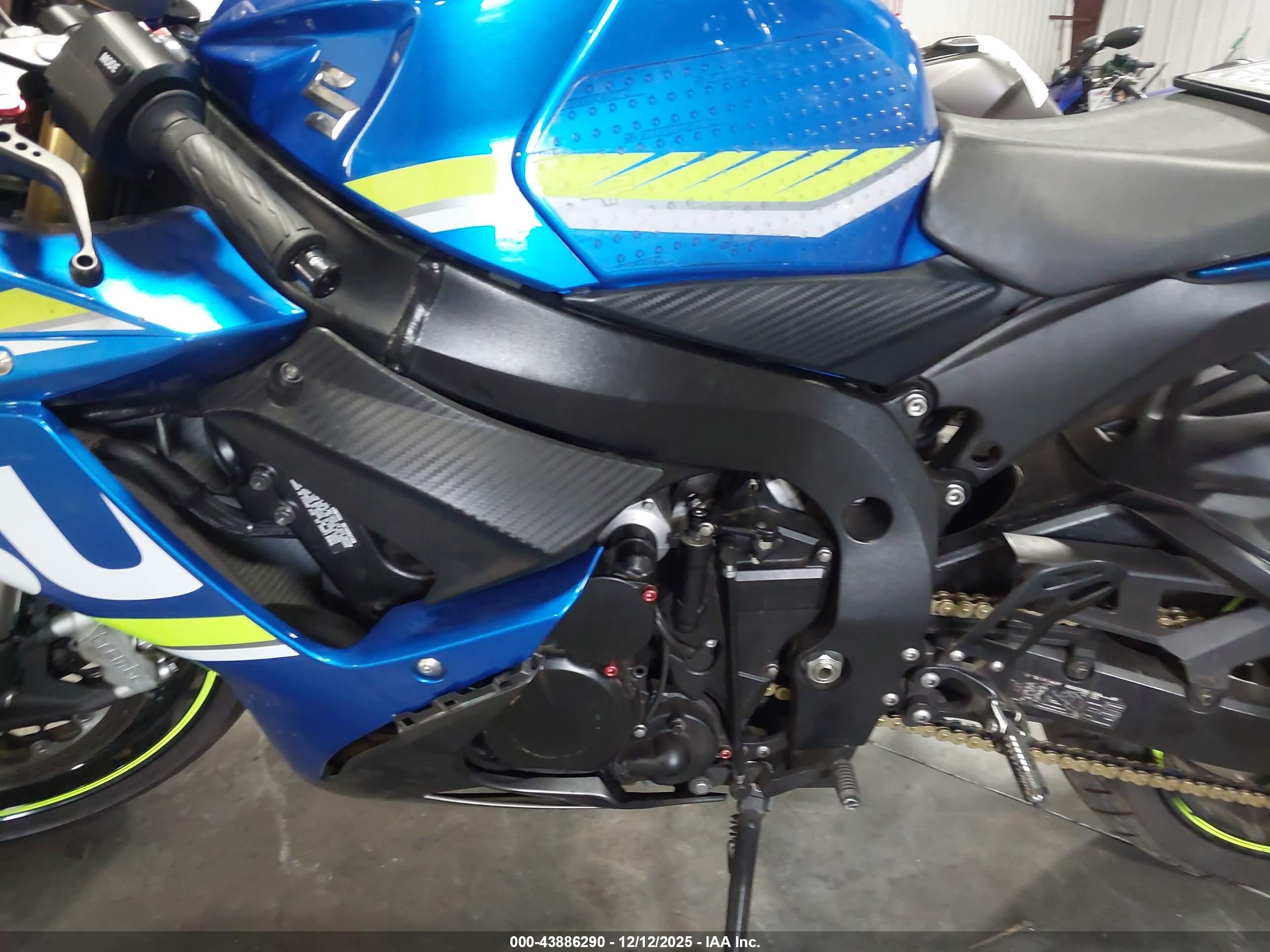SUZUKI GSX-R750 image 9