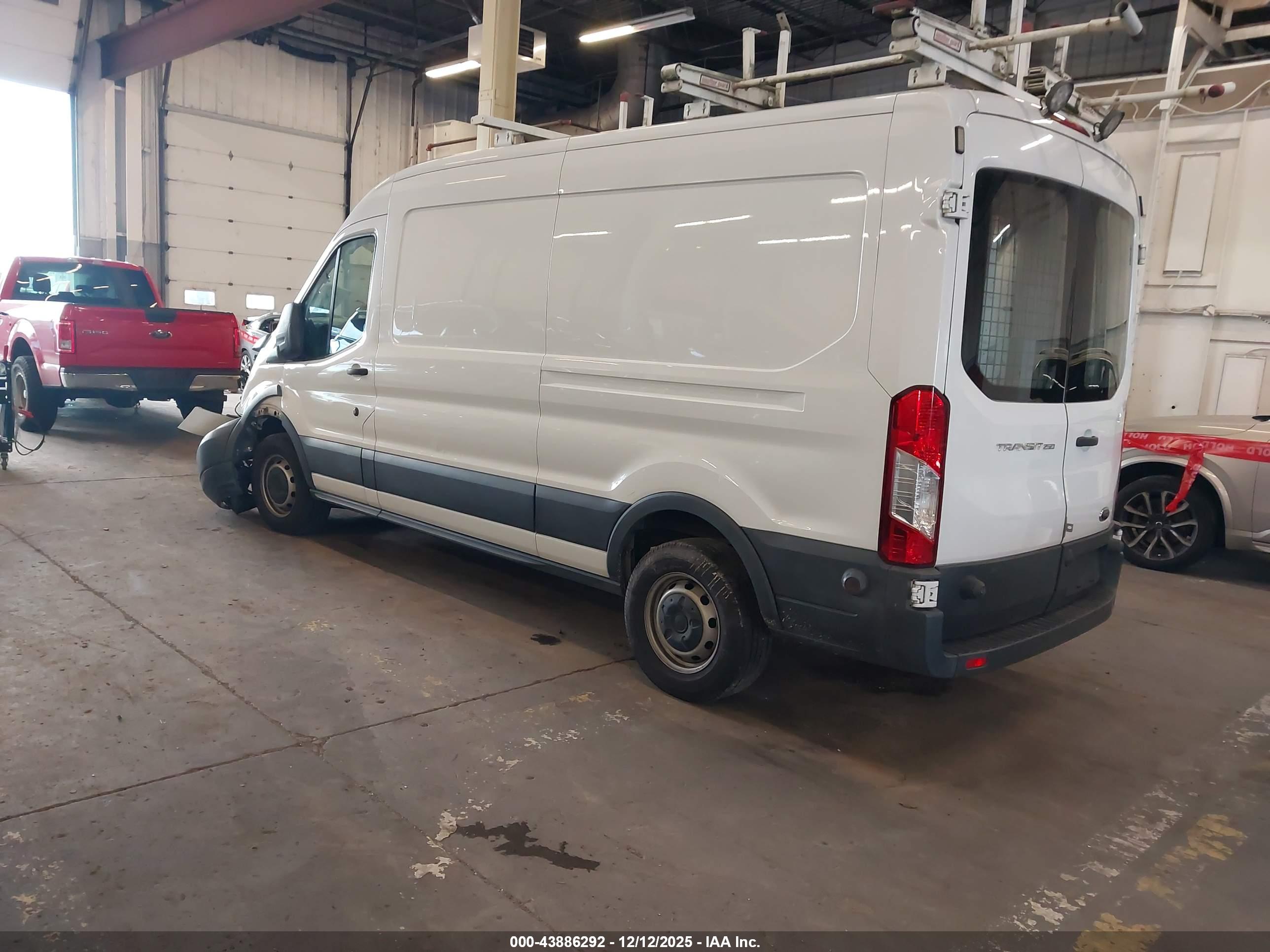 FORD TRANSIT-250 image 3