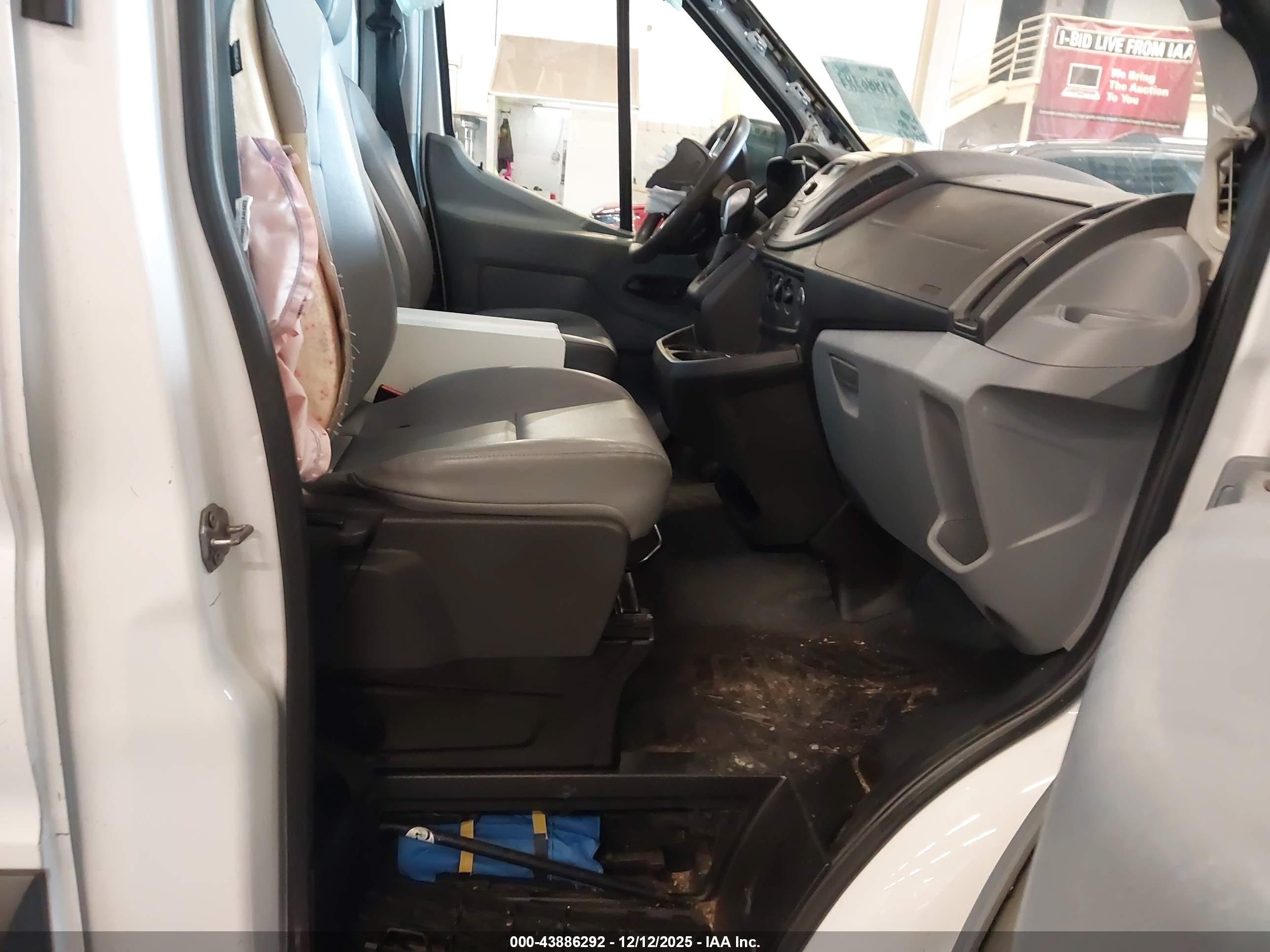 FORD TRANSIT-250 image 5