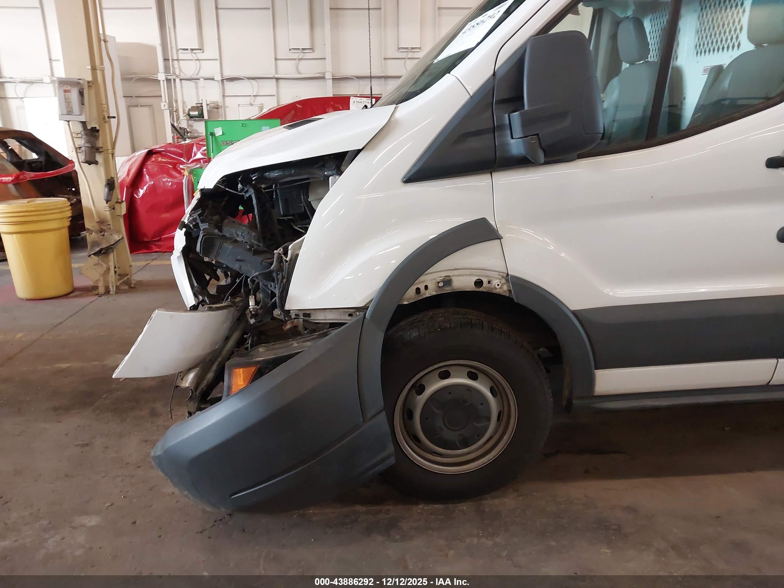 FORD TRANSIT-250 image 6