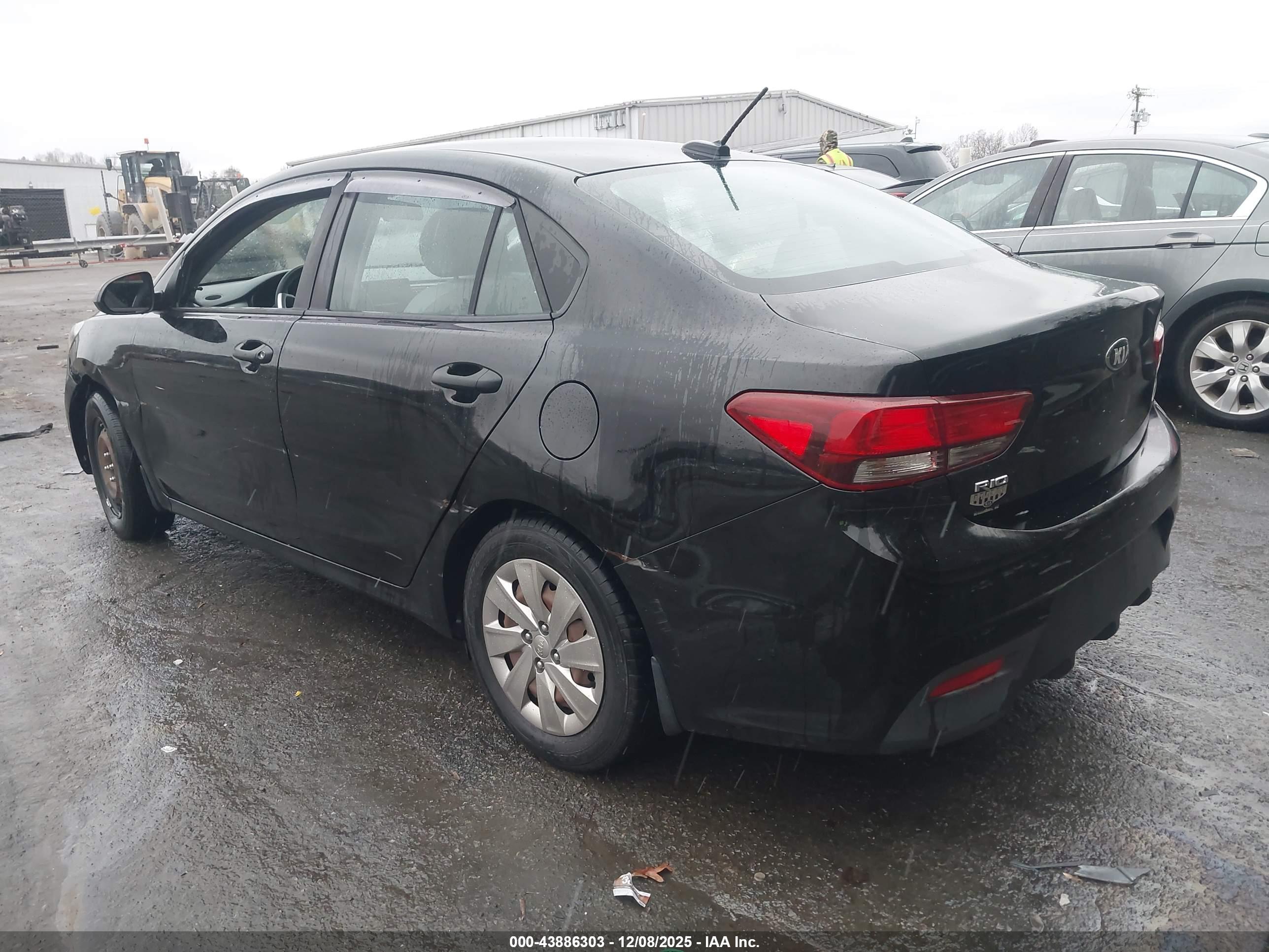 KIA RIO image 3