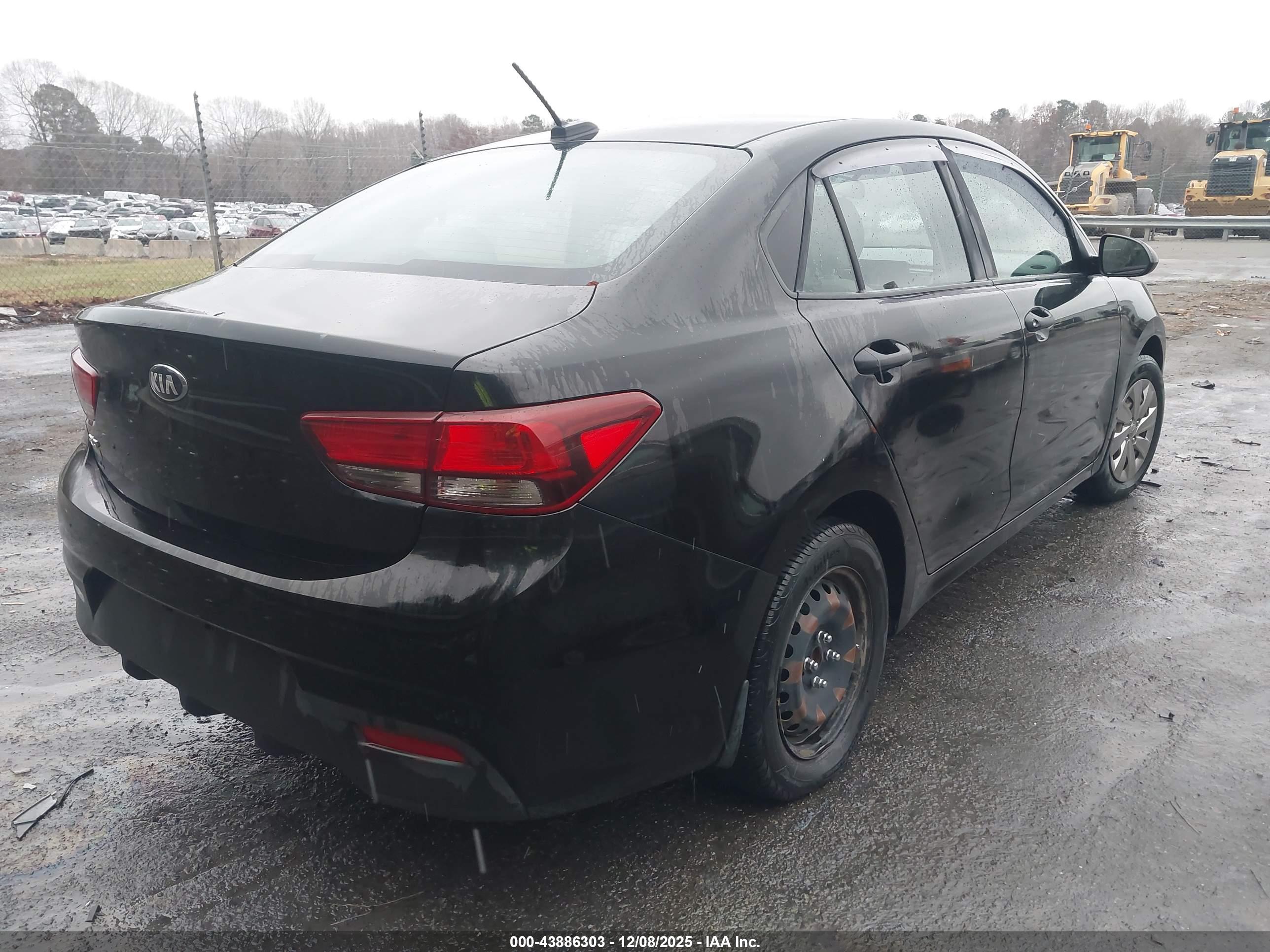 KIA RIO image 4