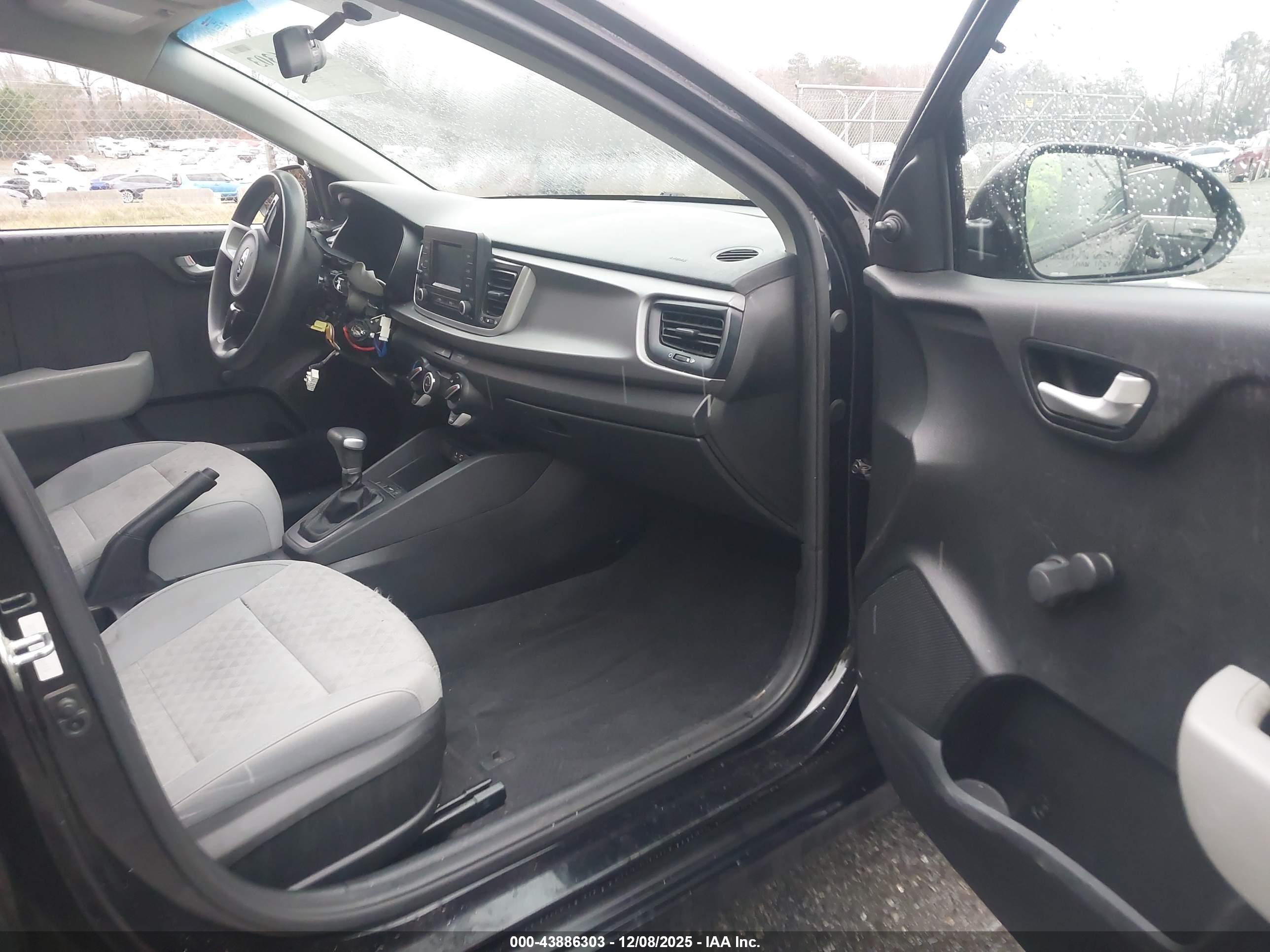 KIA RIO image 5