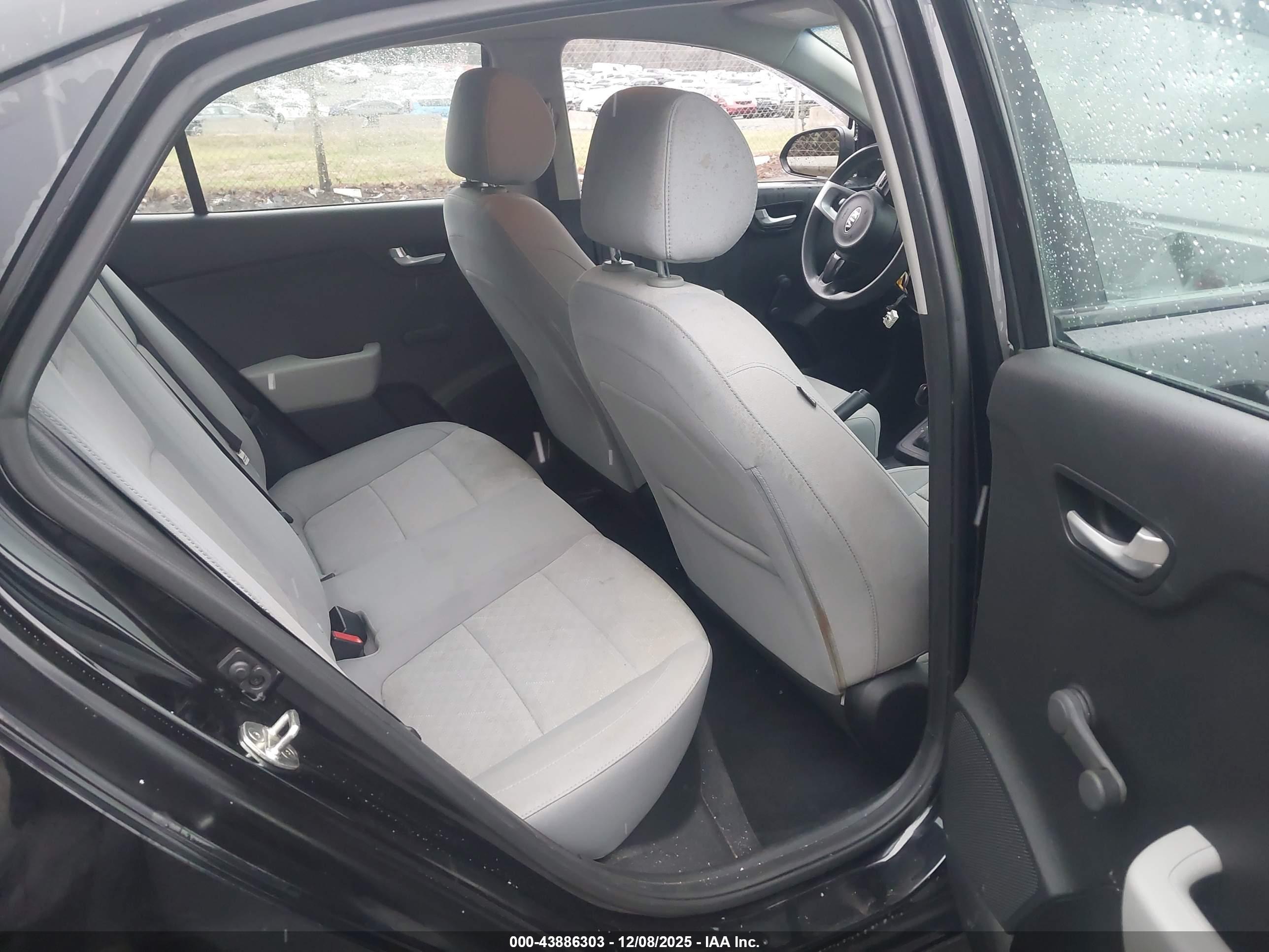 KIA RIO image 8
