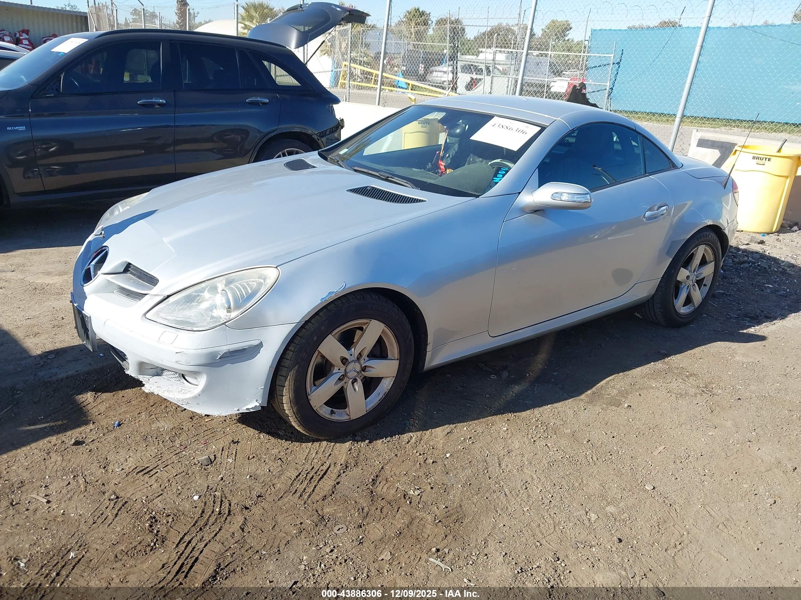 MERCEDES-BENZ SLK image 2