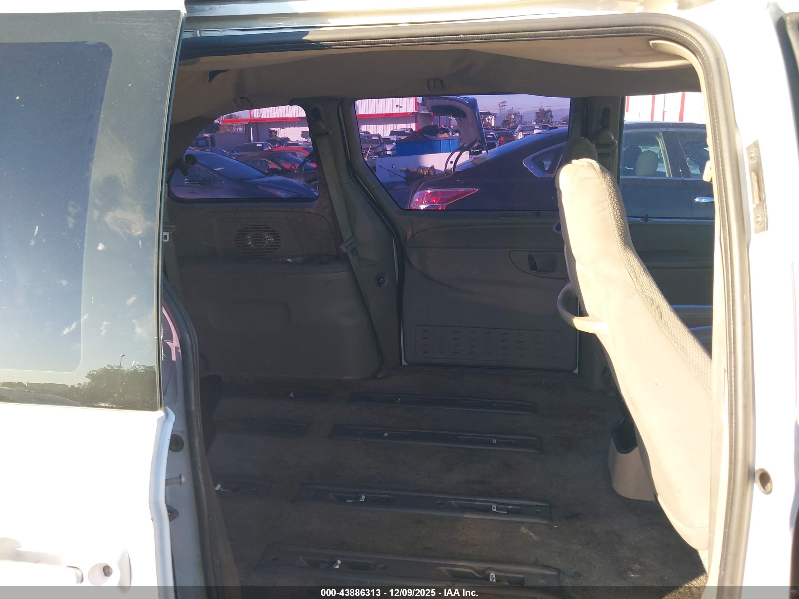 DODGE CARAVAN image 8
