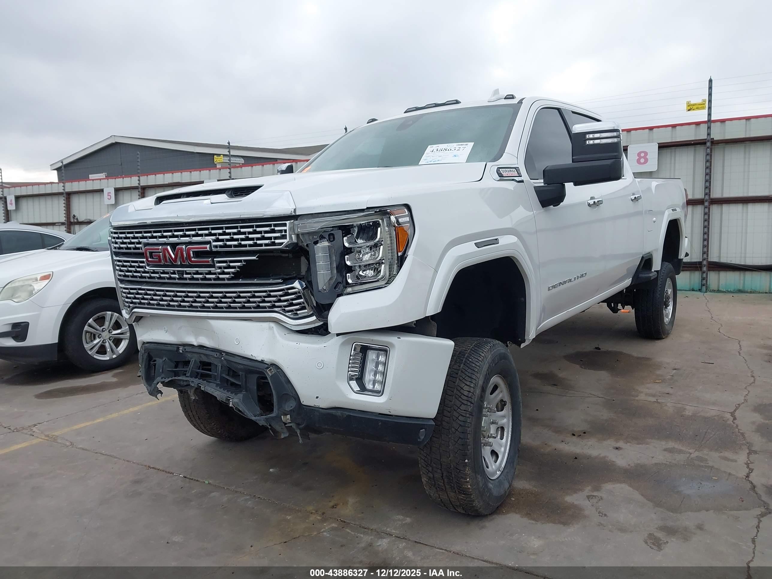 GMC SIERRA image 2