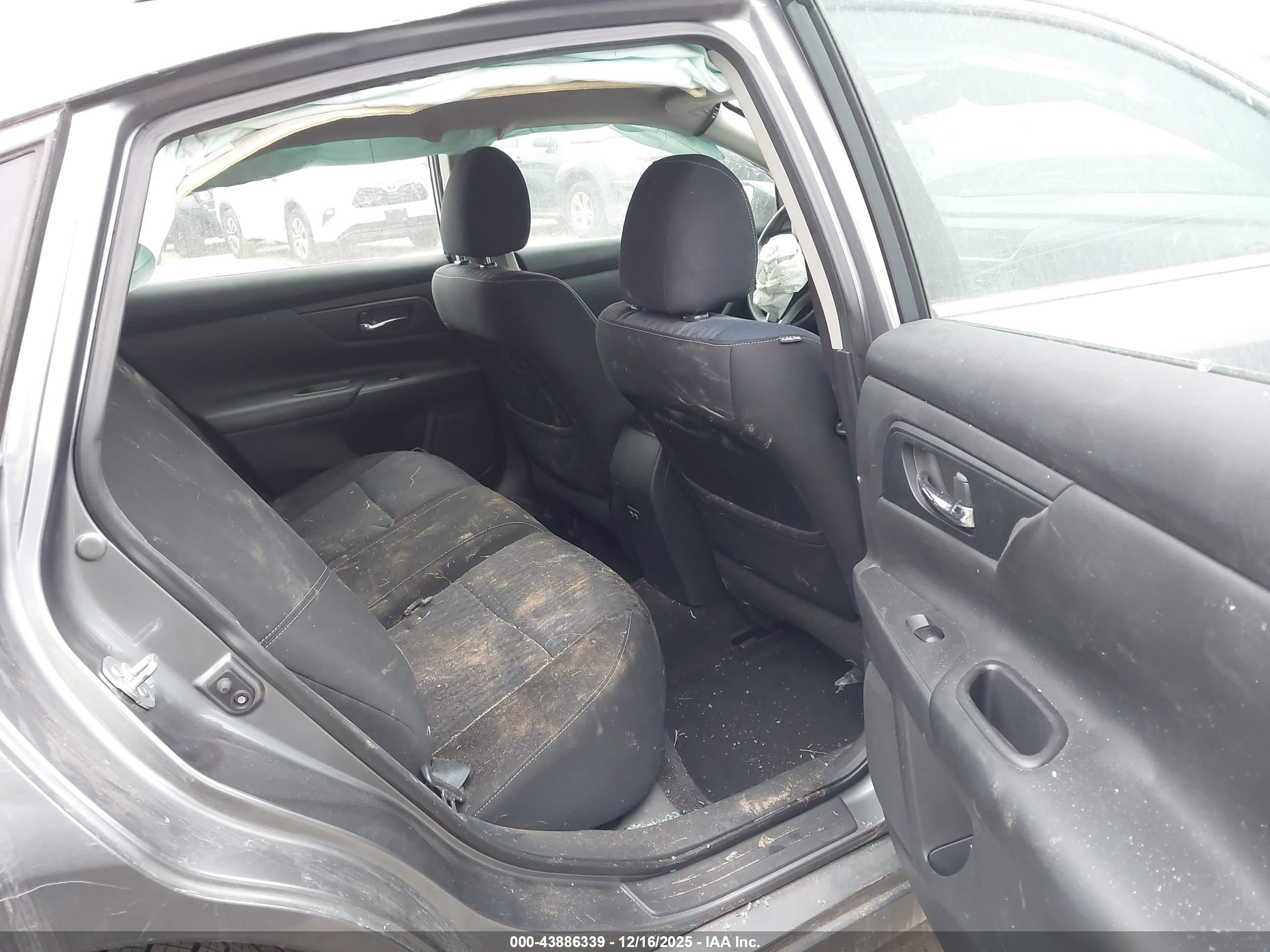 NISSAN ALTIMA image 8