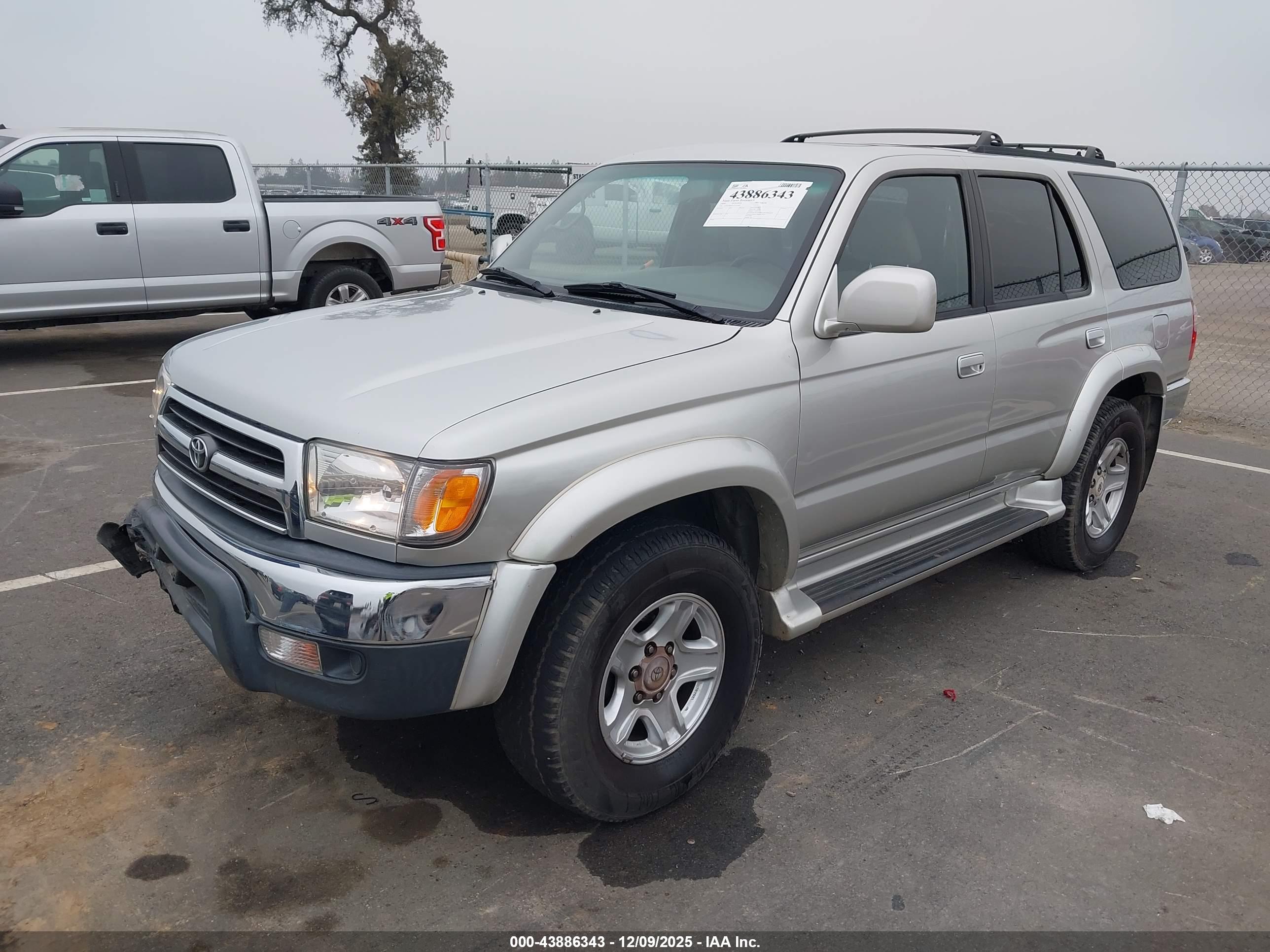 TOYOTA 4RUNNER image 2