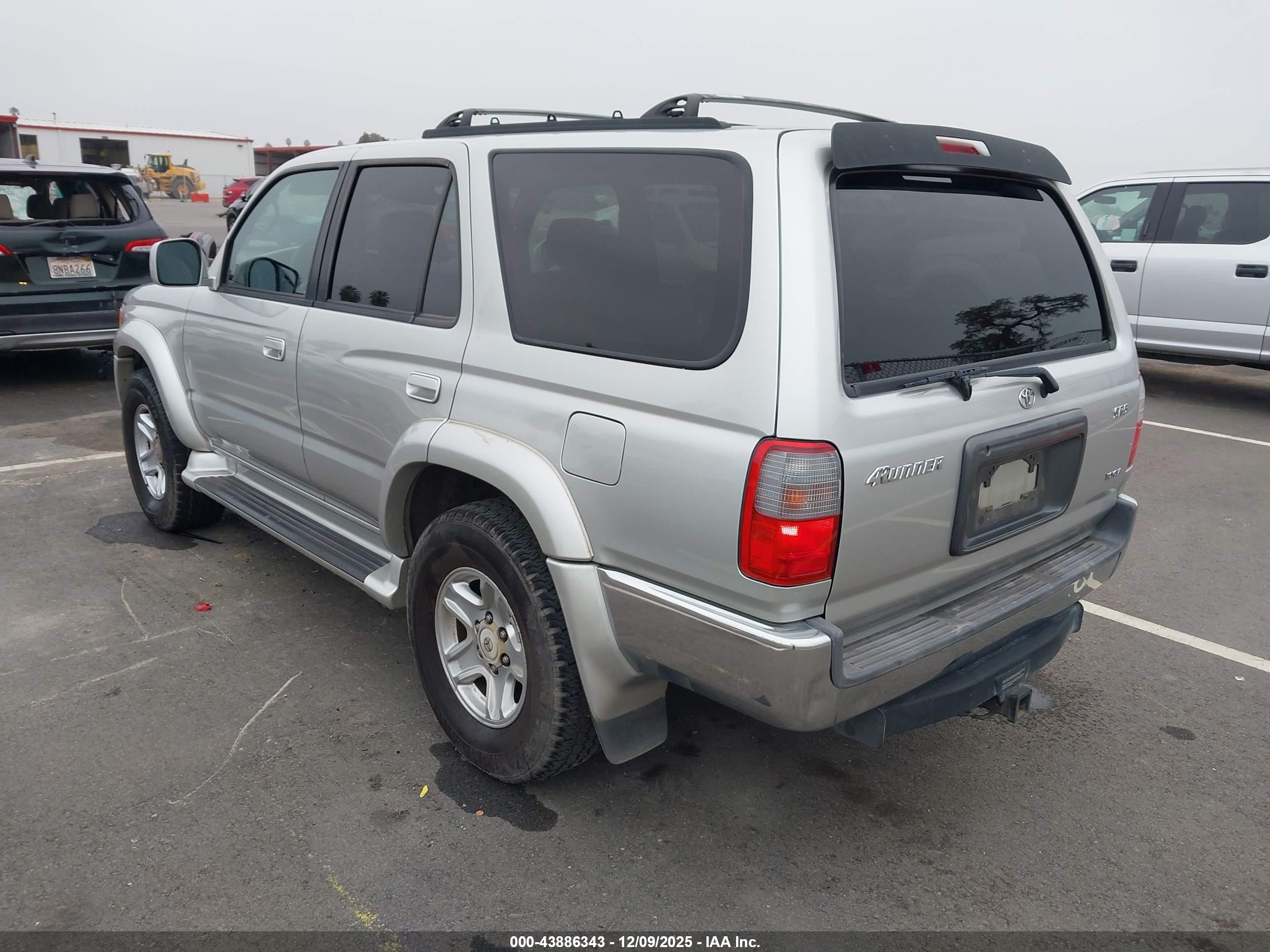 TOYOTA 4RUNNER image 3