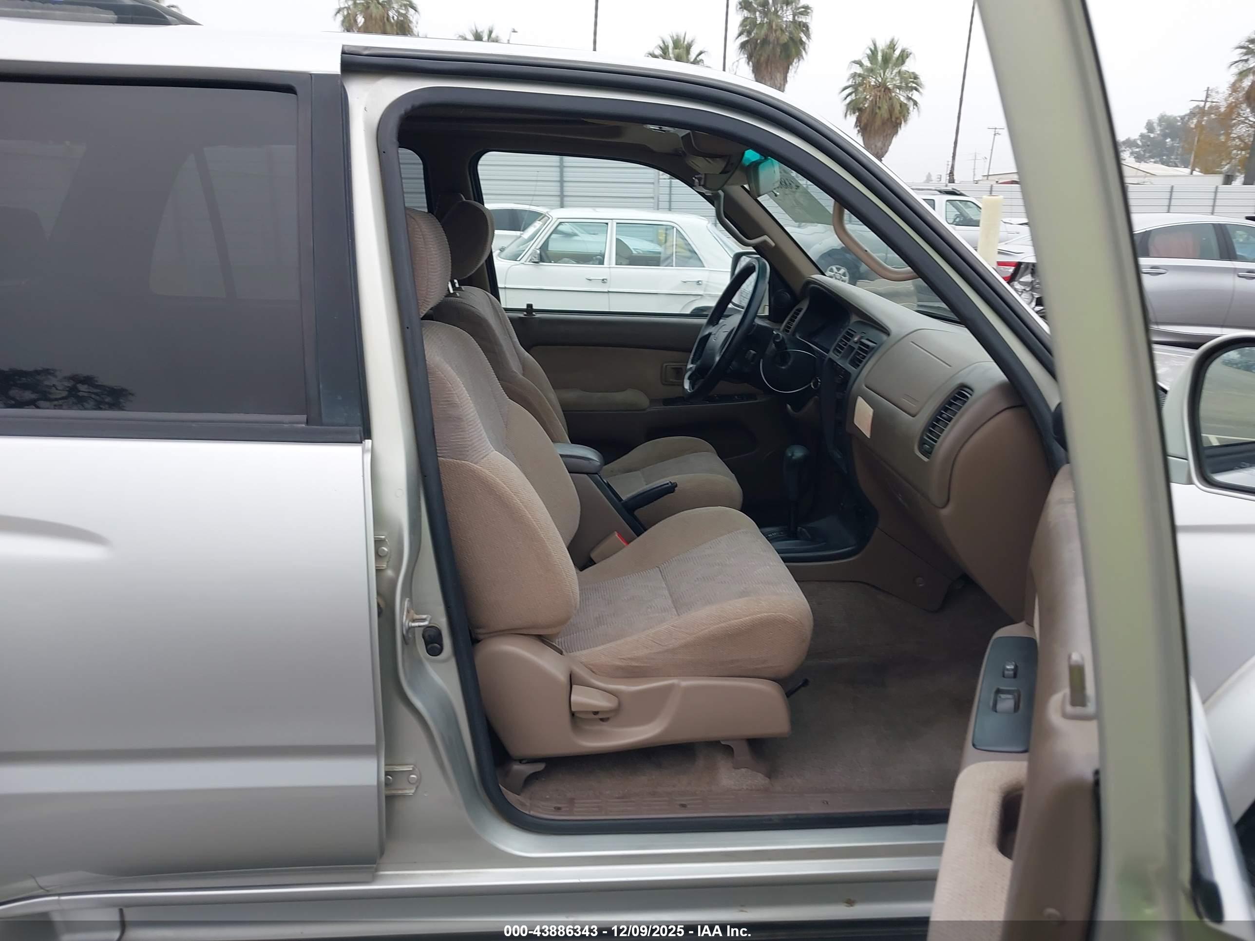TOYOTA 4RUNNER image 5