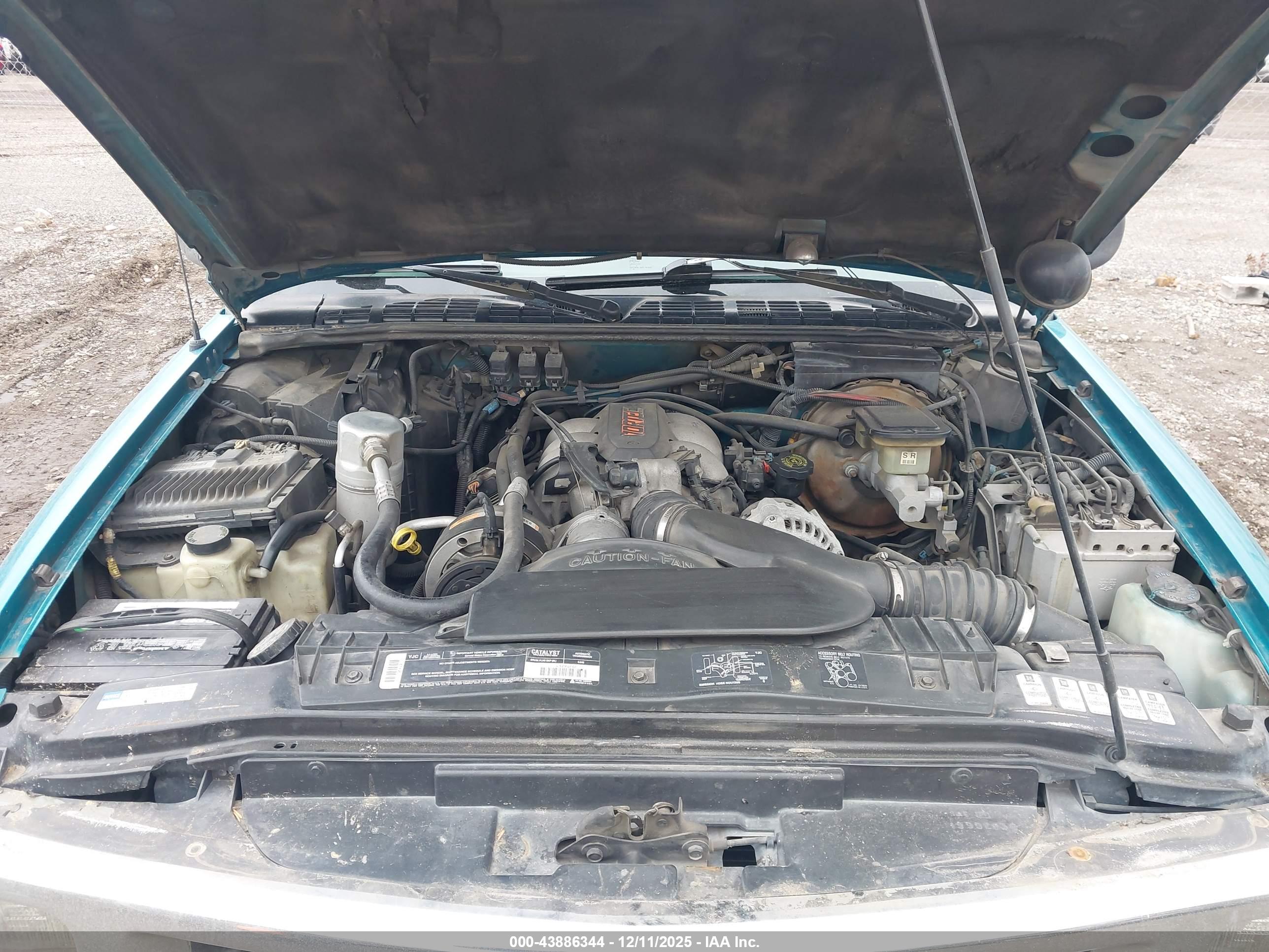 CHEVROLET BLAZER image 10