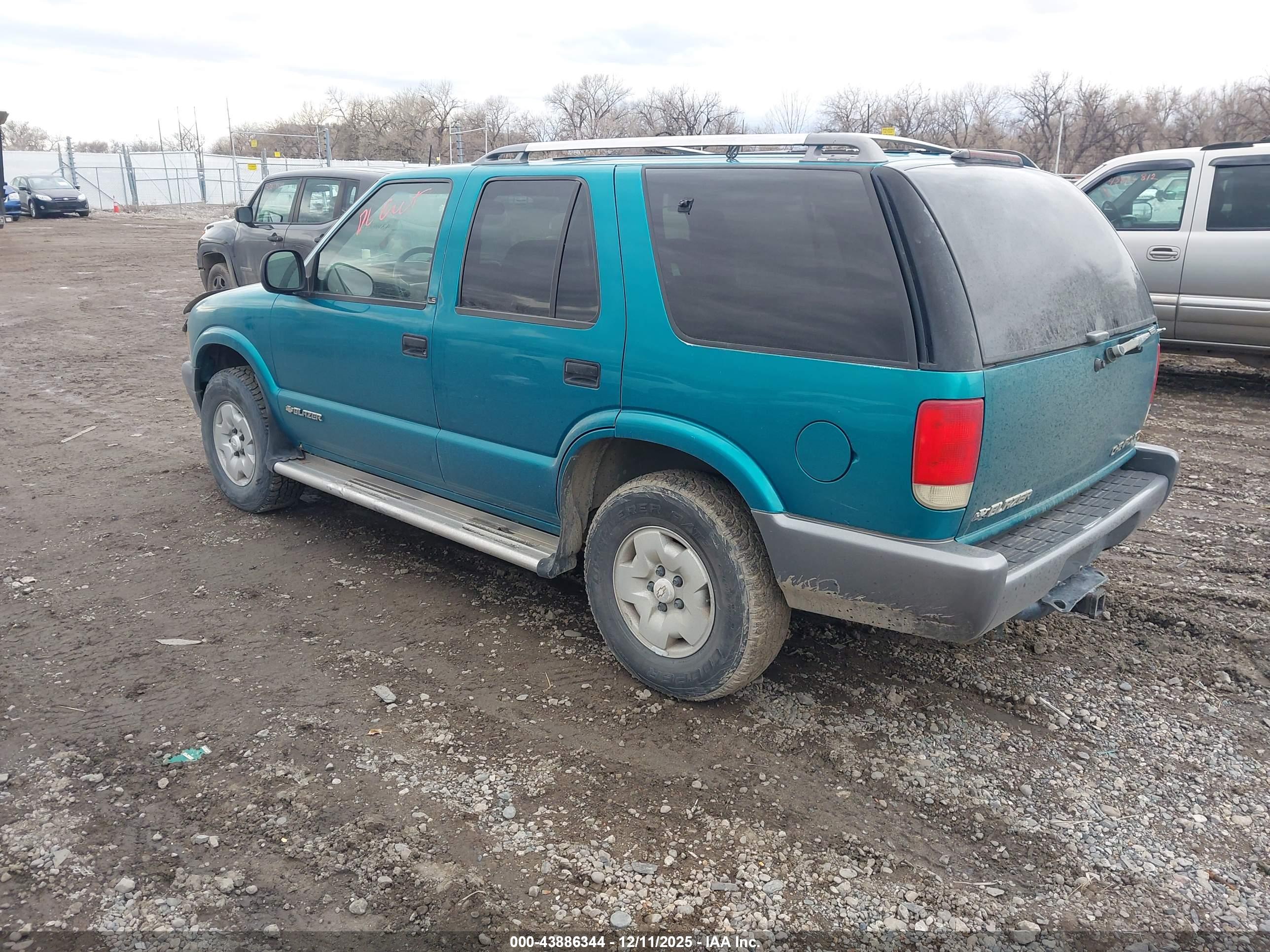 CHEVROLET BLAZER image 3