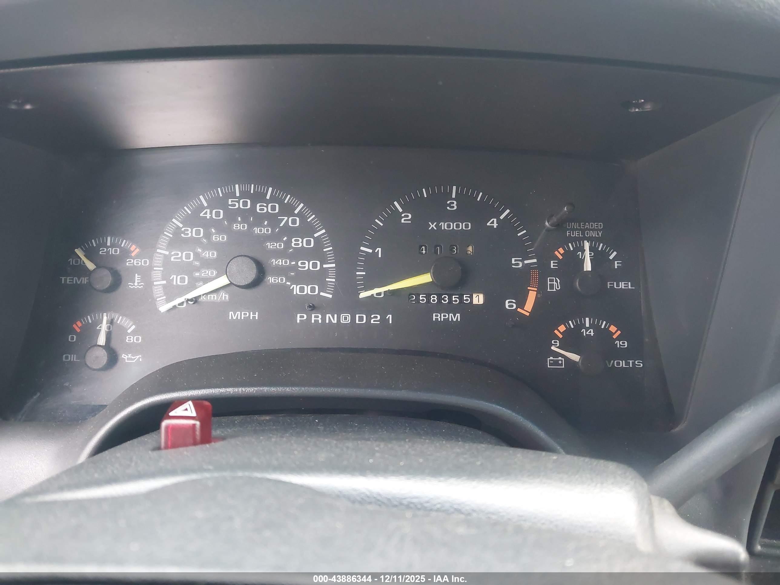 CHEVROLET BLAZER image 7