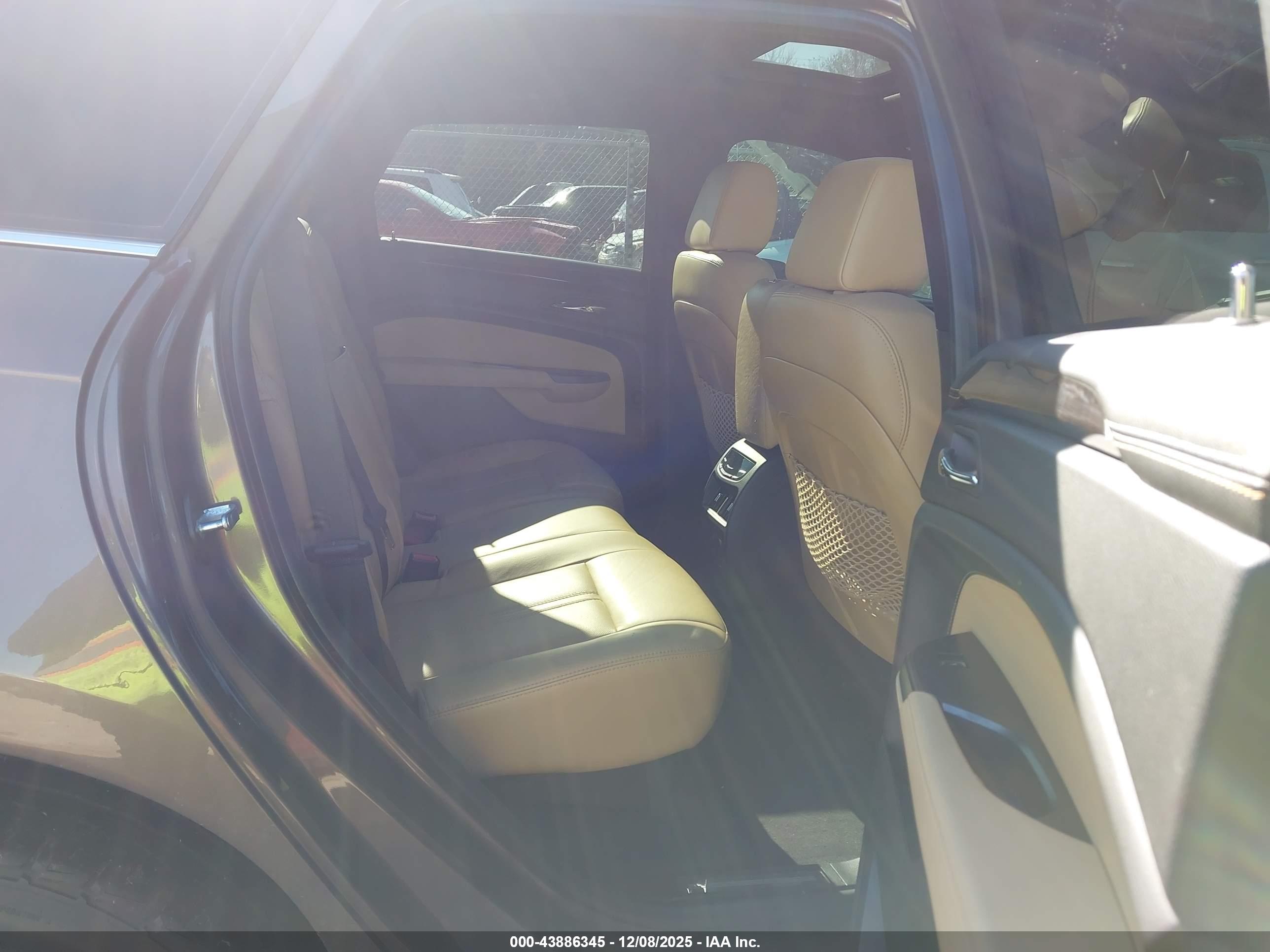 CADILLAC SRX image 8