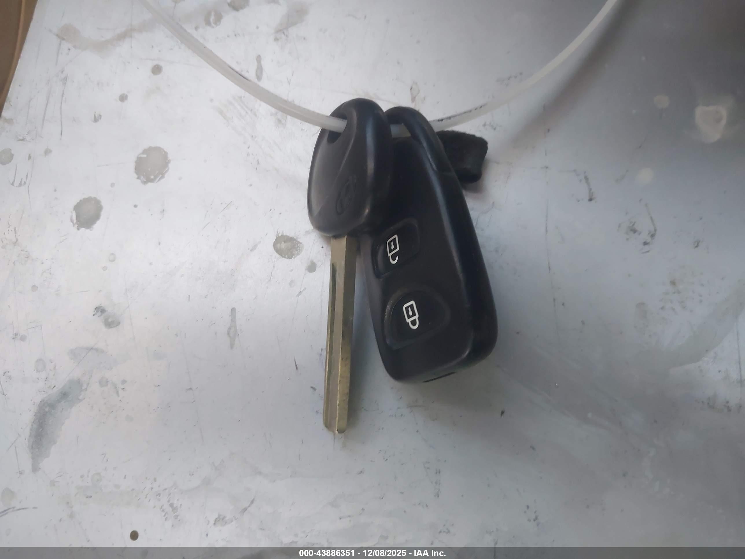 HYUNDAI ACCENT image 11