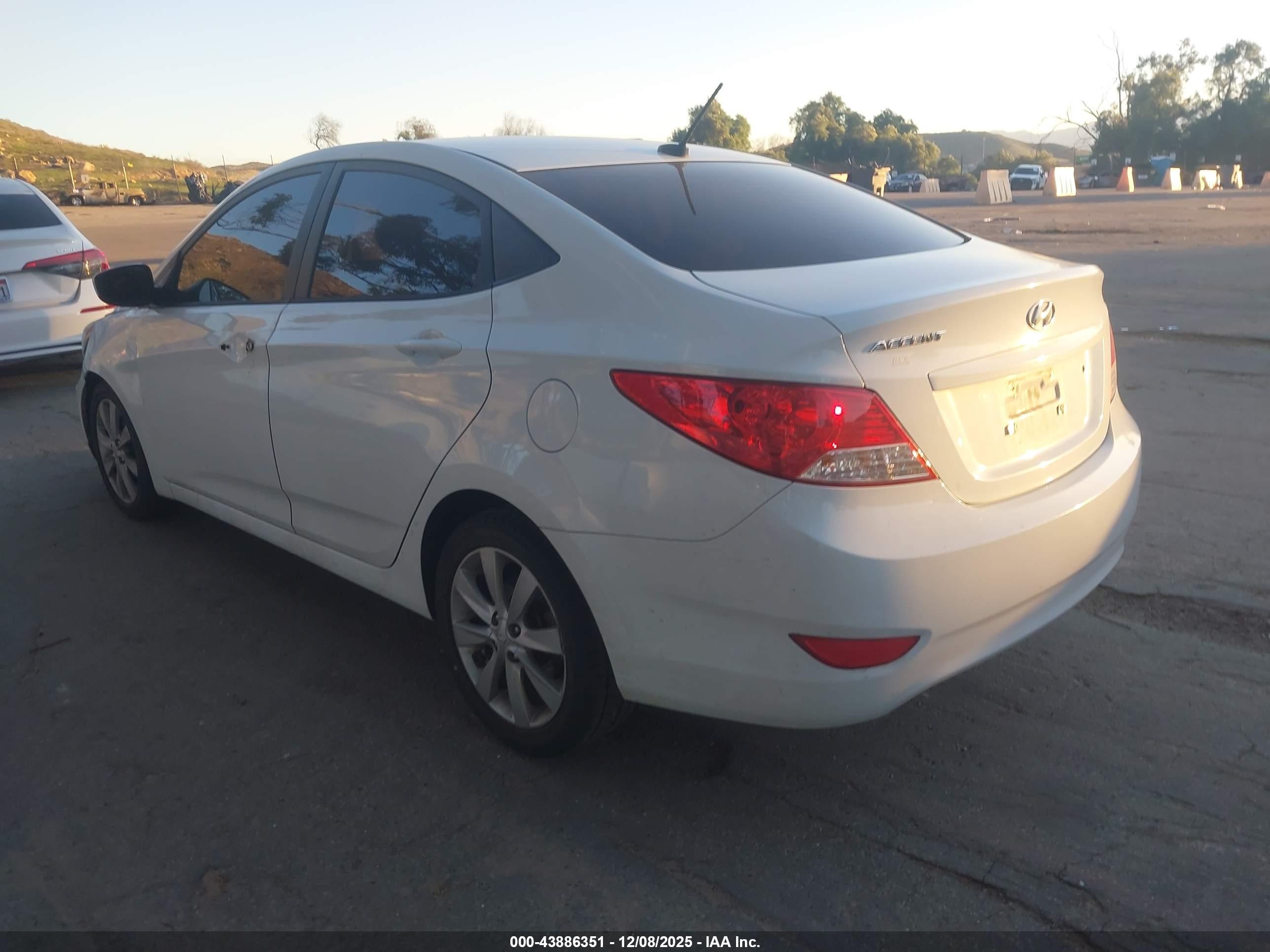 HYUNDAI ACCENT image 3