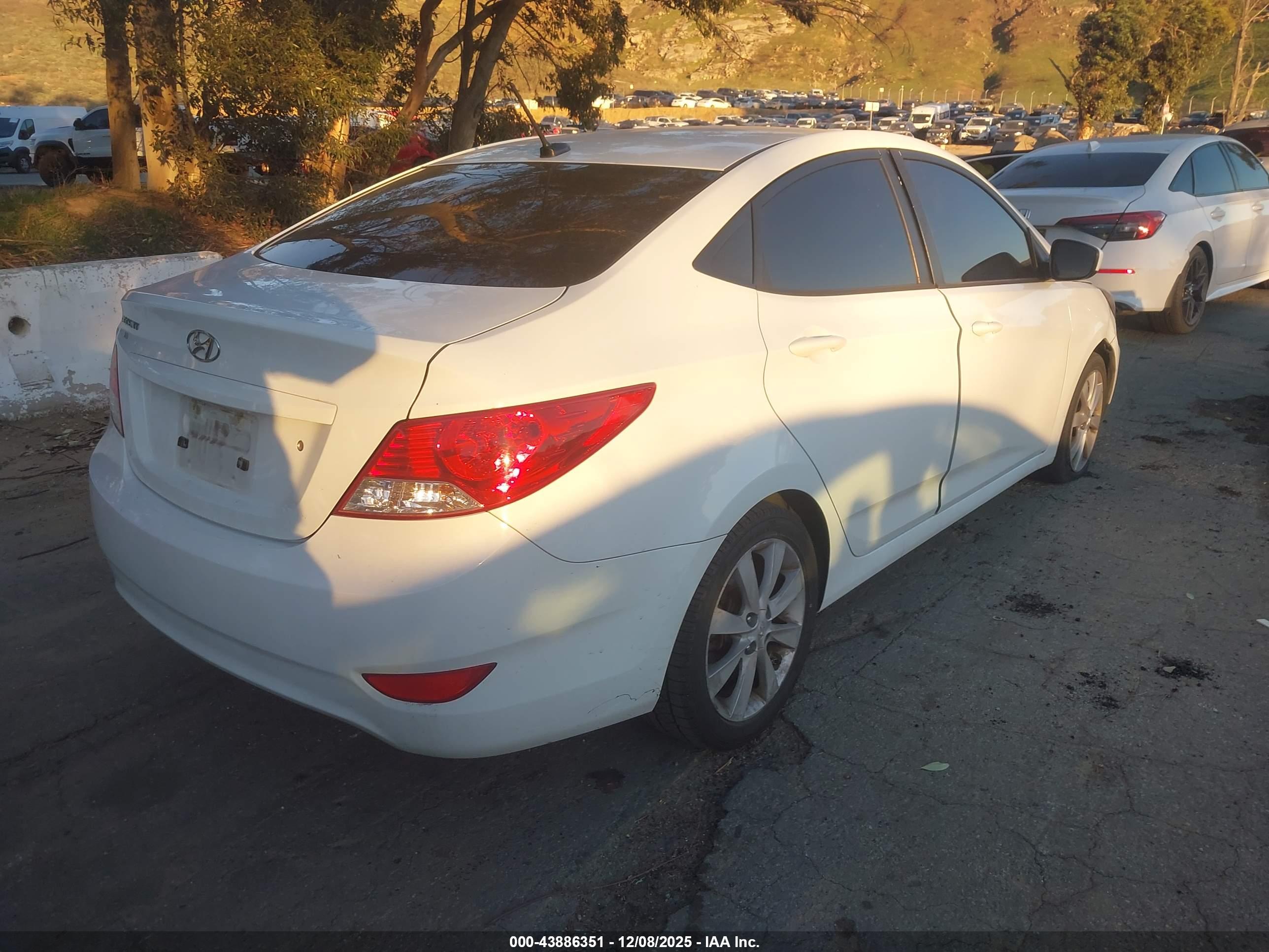 HYUNDAI ACCENT image 4
