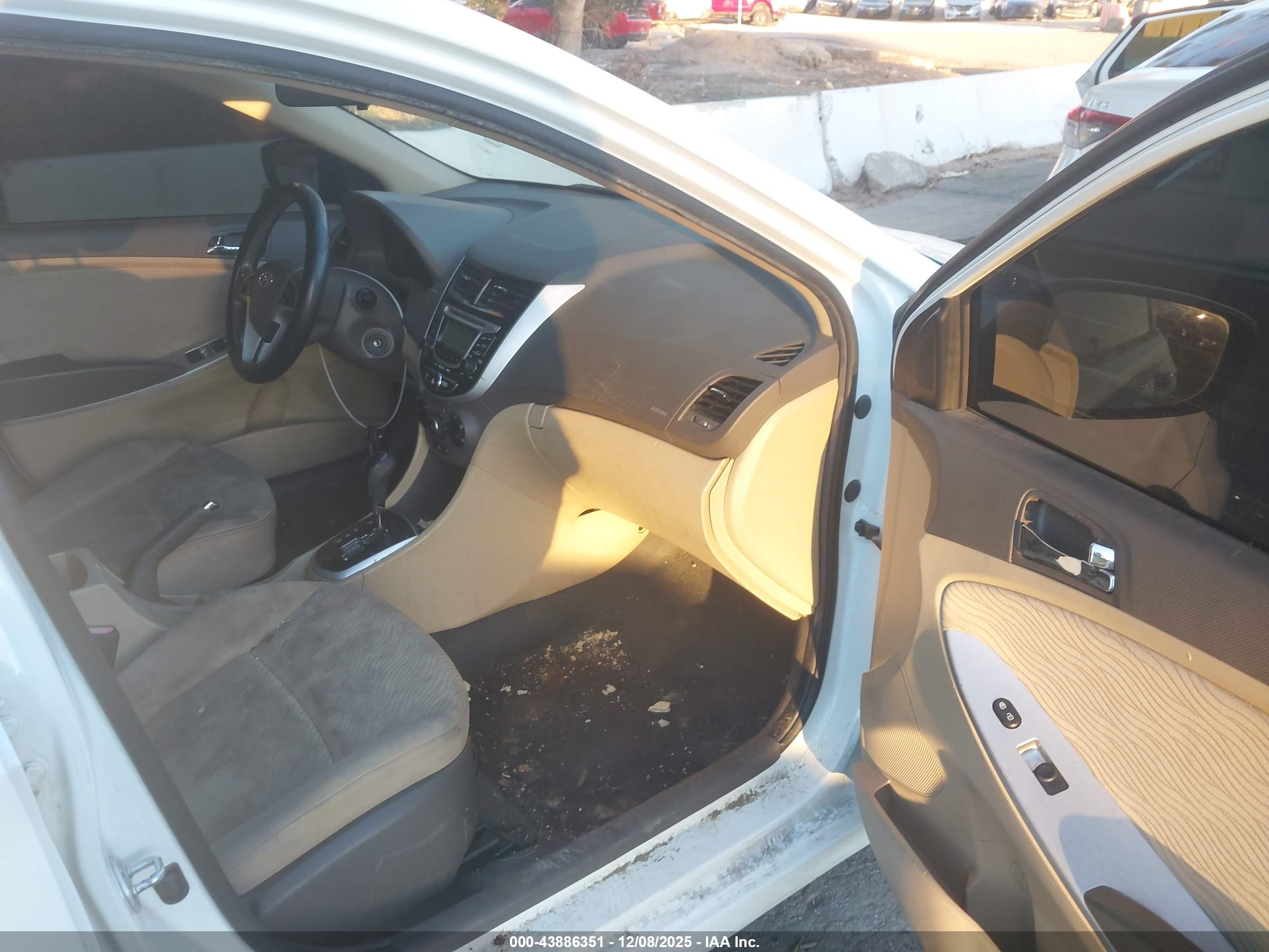 HYUNDAI ACCENT image 5