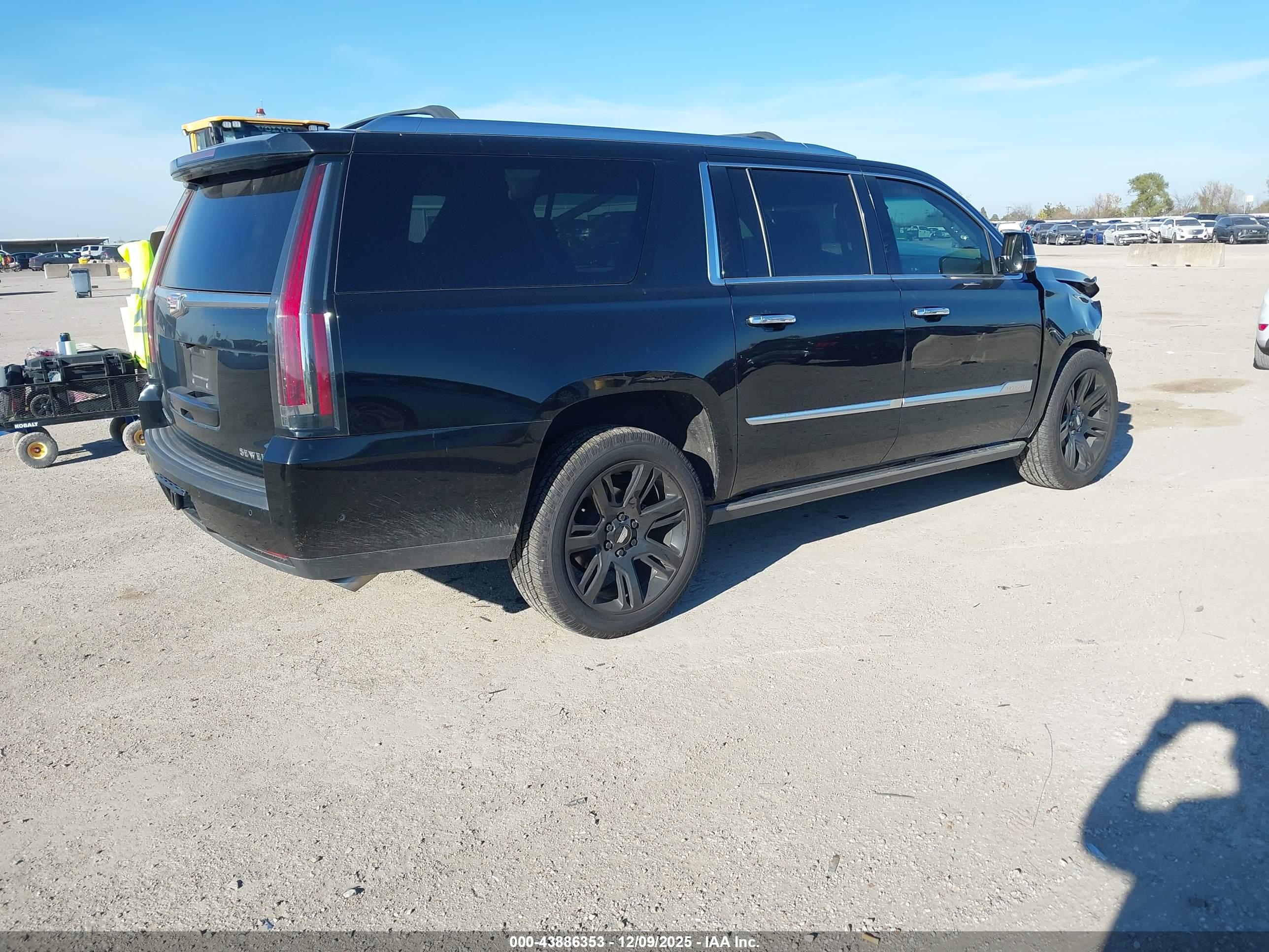 CADILLAC ESCALADE image 4