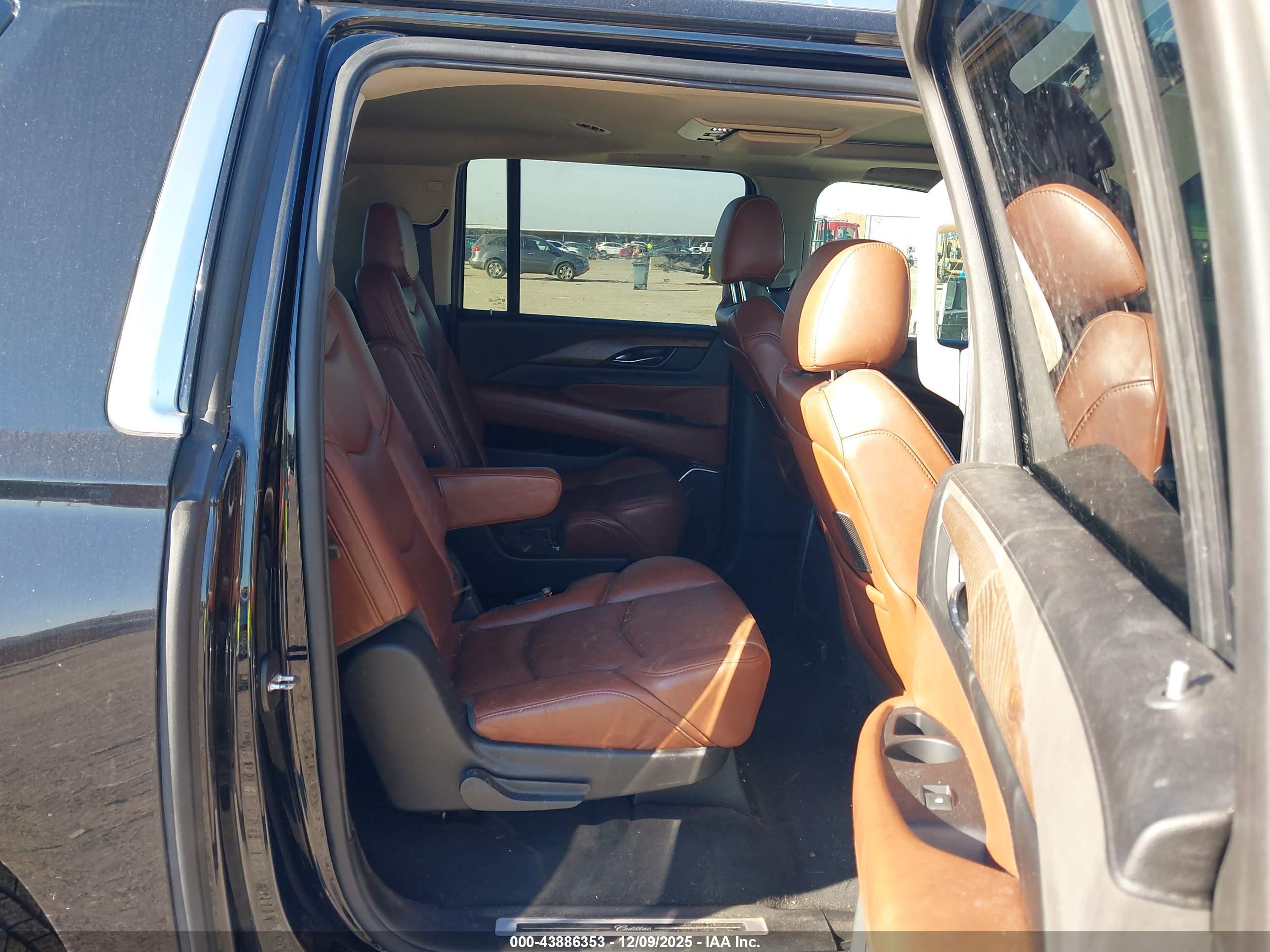 CADILLAC ESCALADE image 8