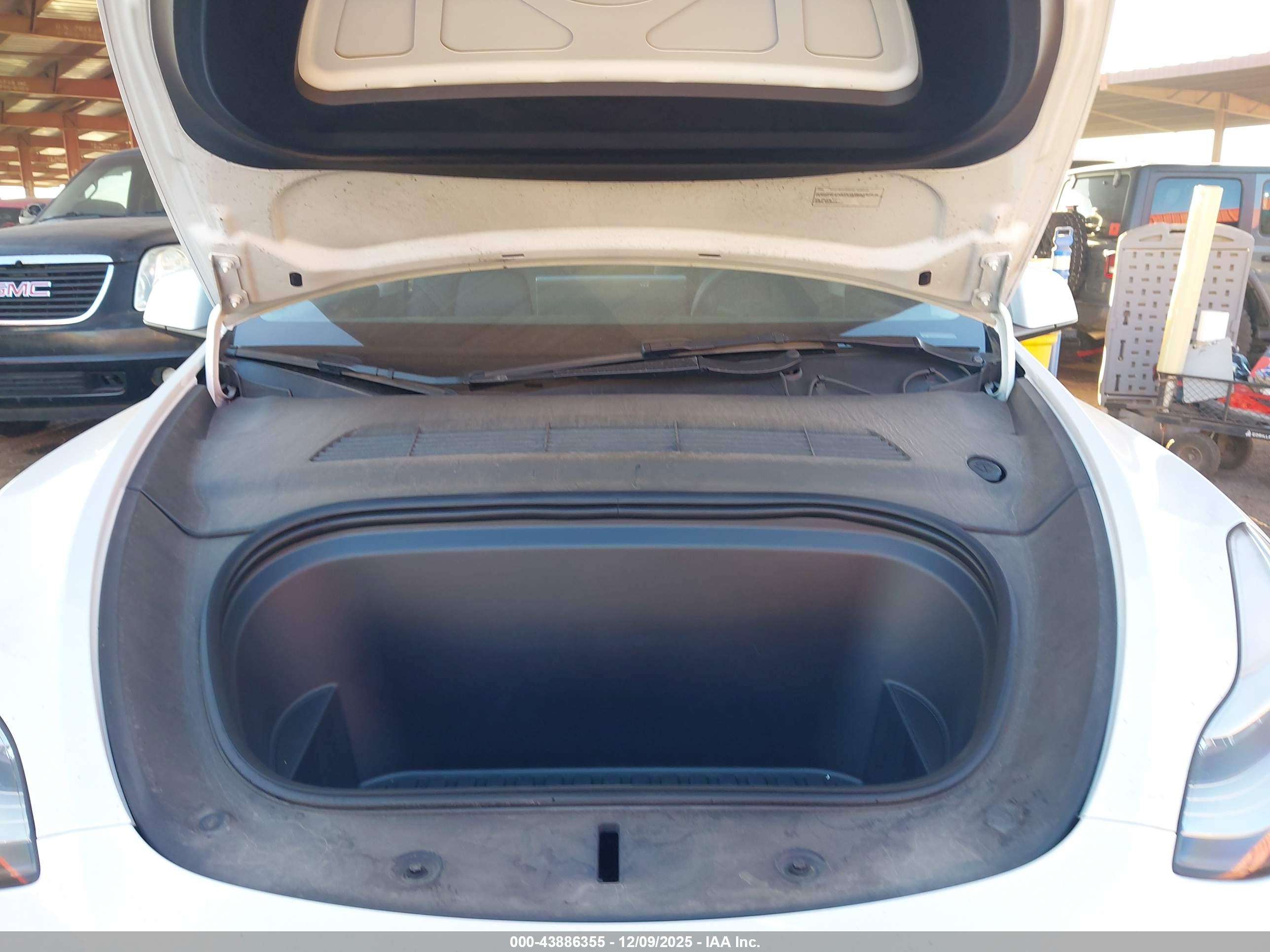 TESLA MODEL image 10