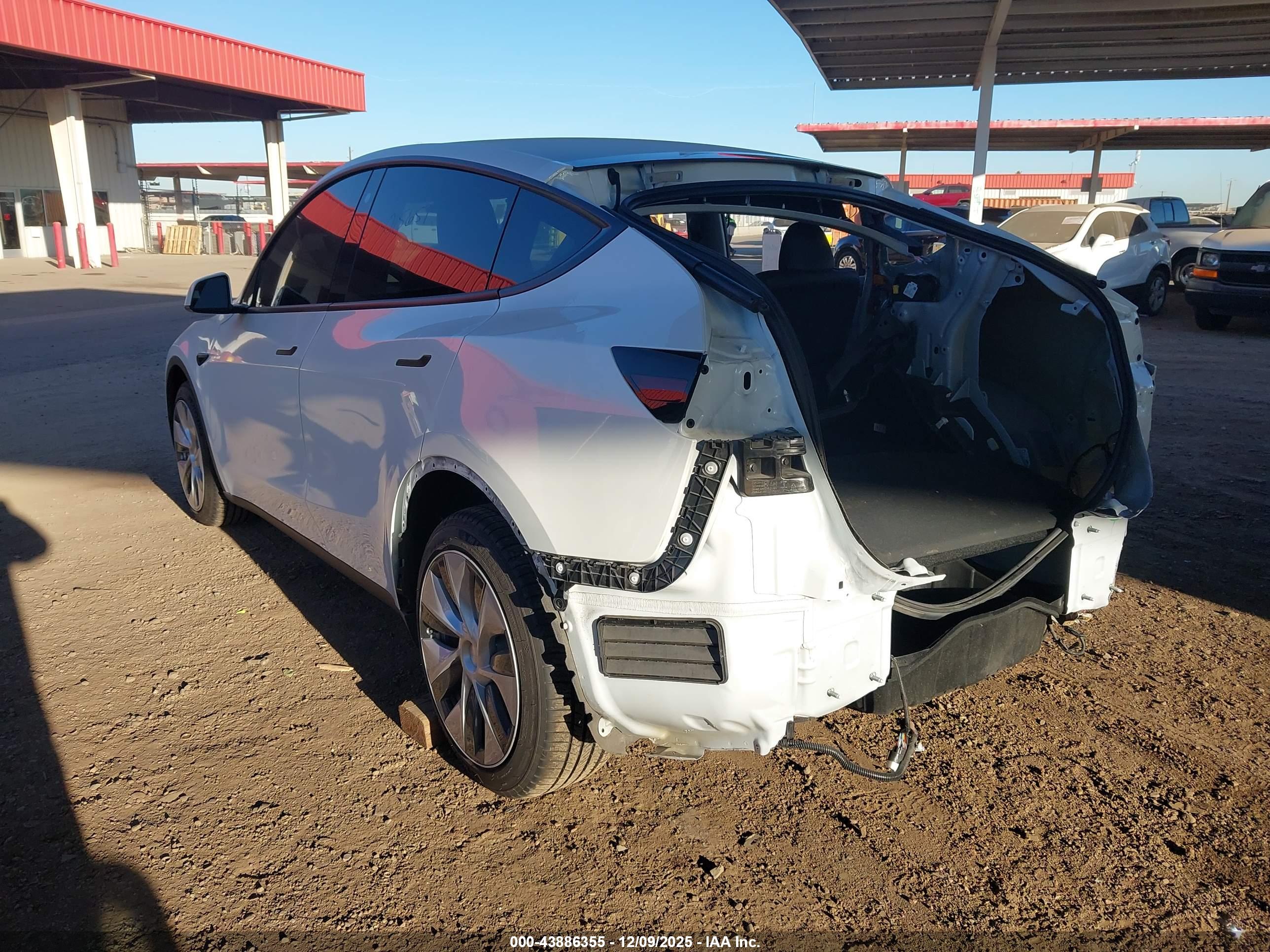 TESLA MODEL image 3