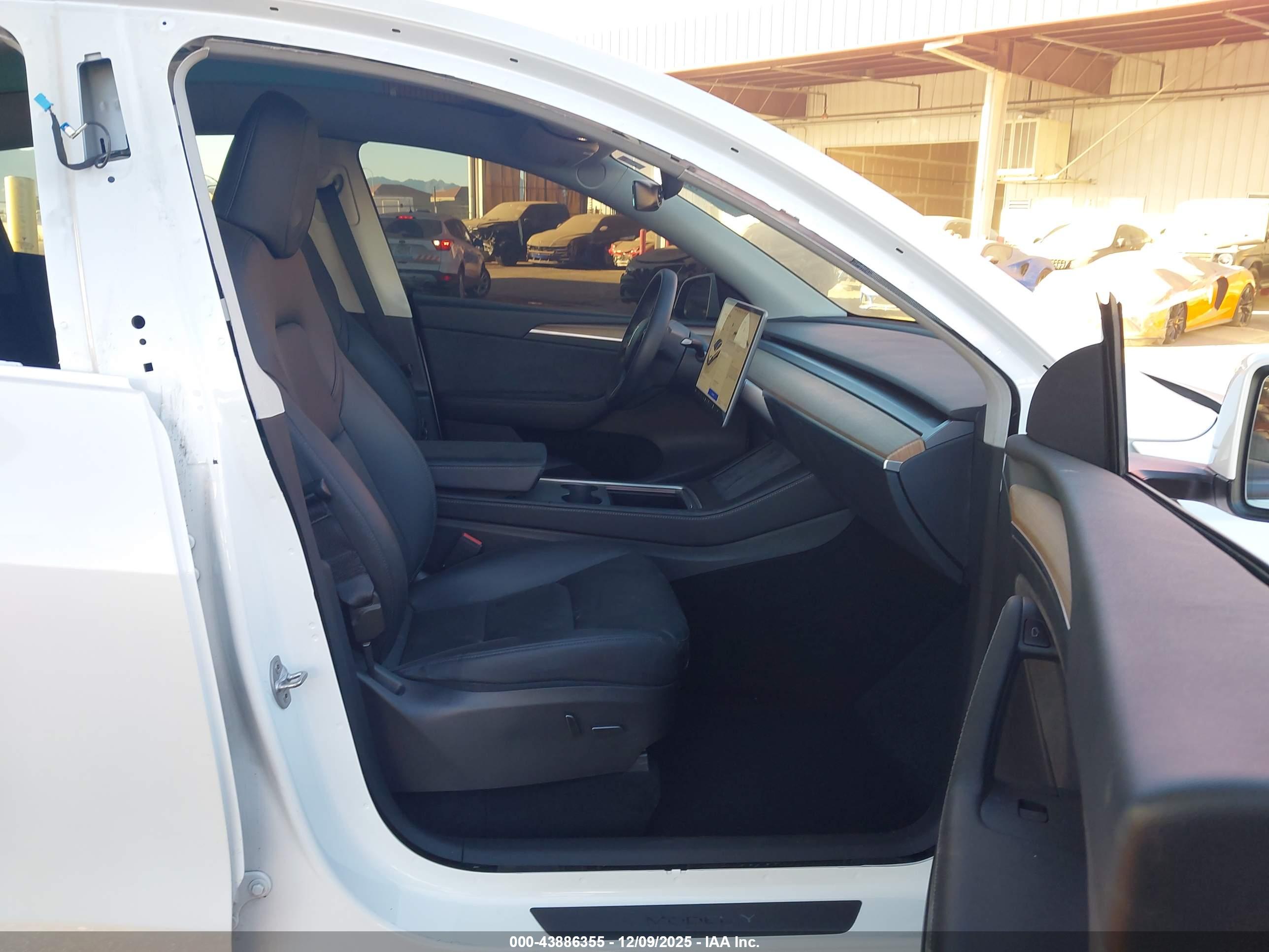 TESLA MODEL image 5
