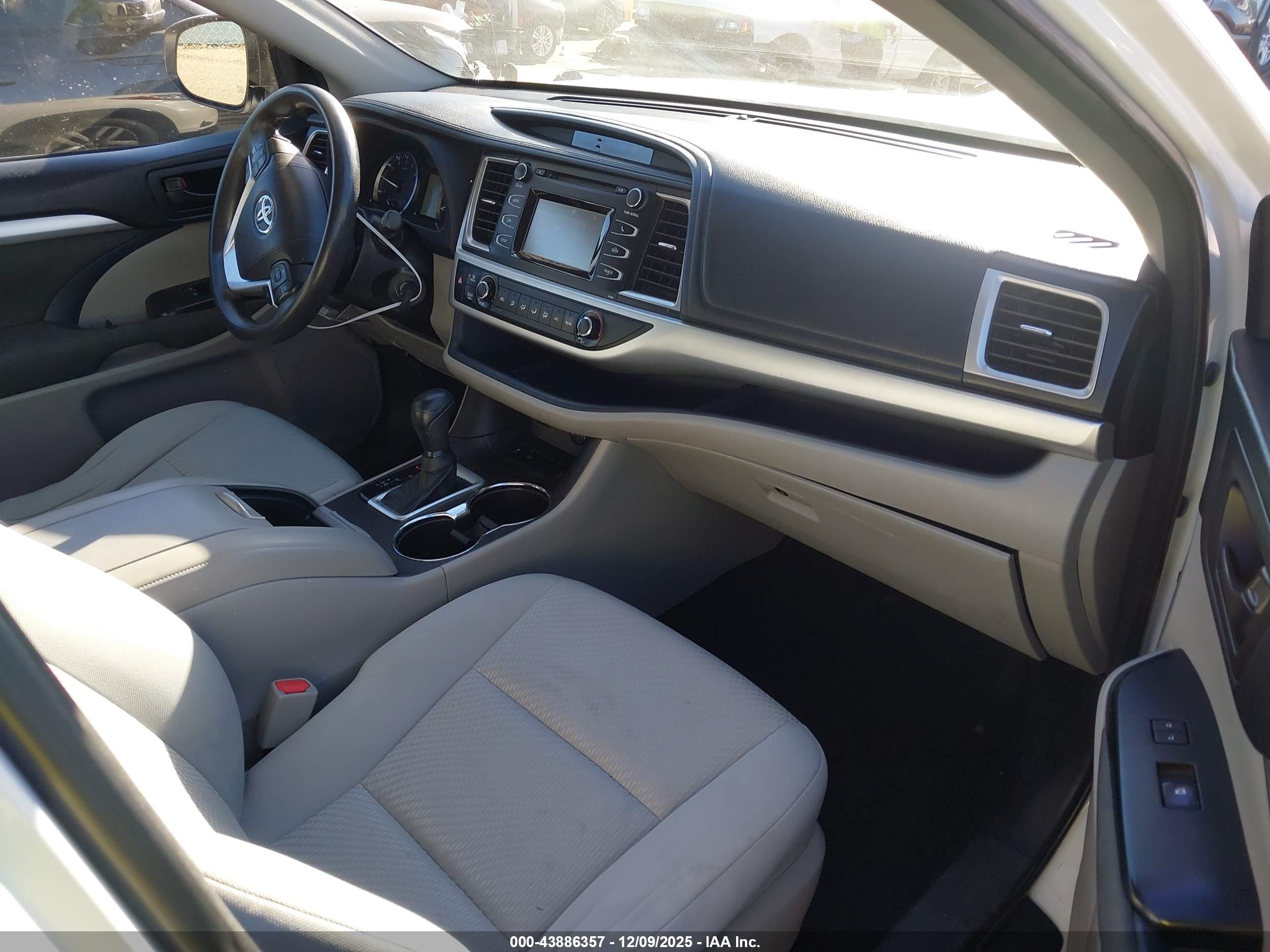 TOYOTA HIGHLANDER image 5