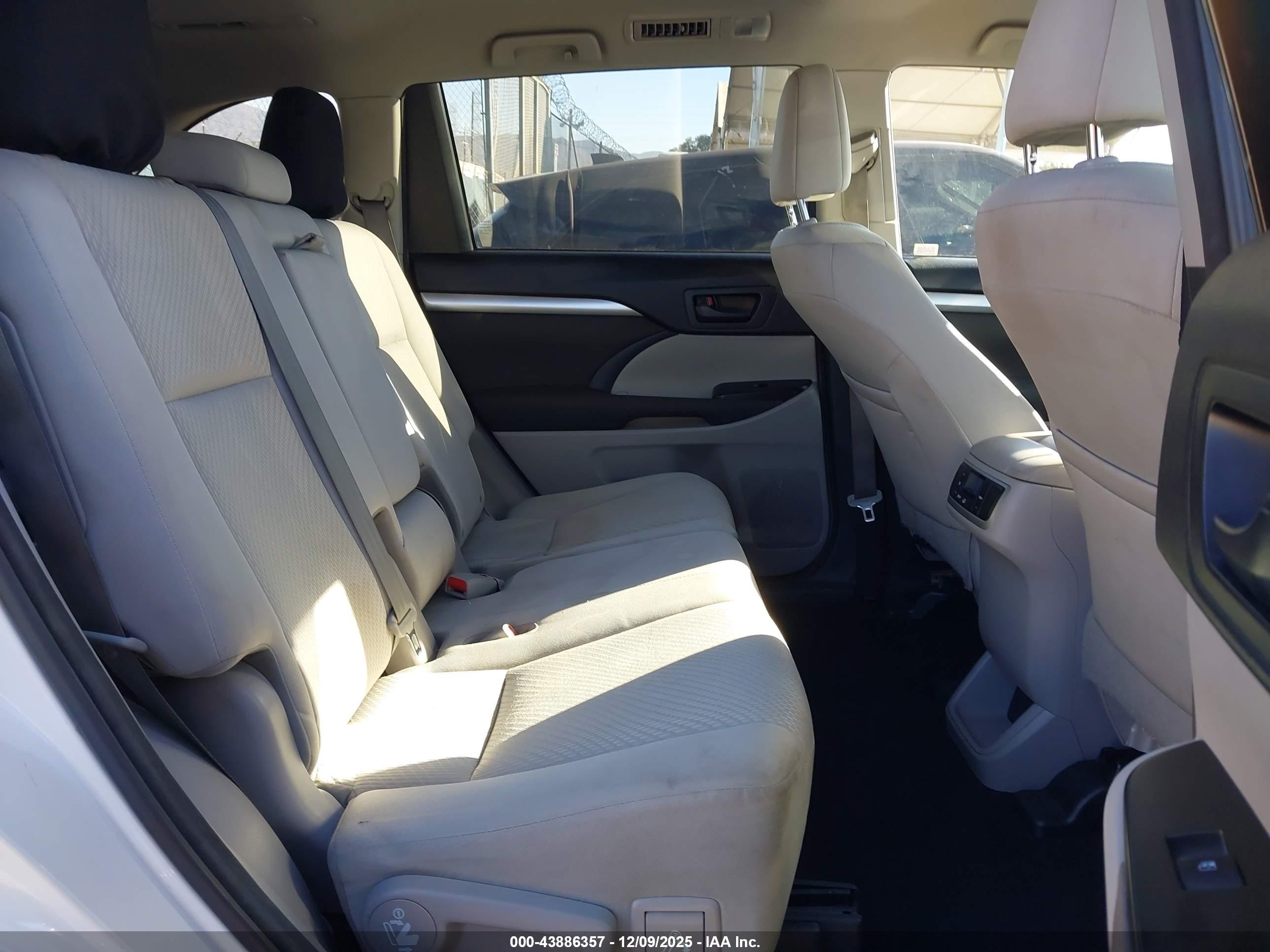 TOYOTA HIGHLANDER image 8