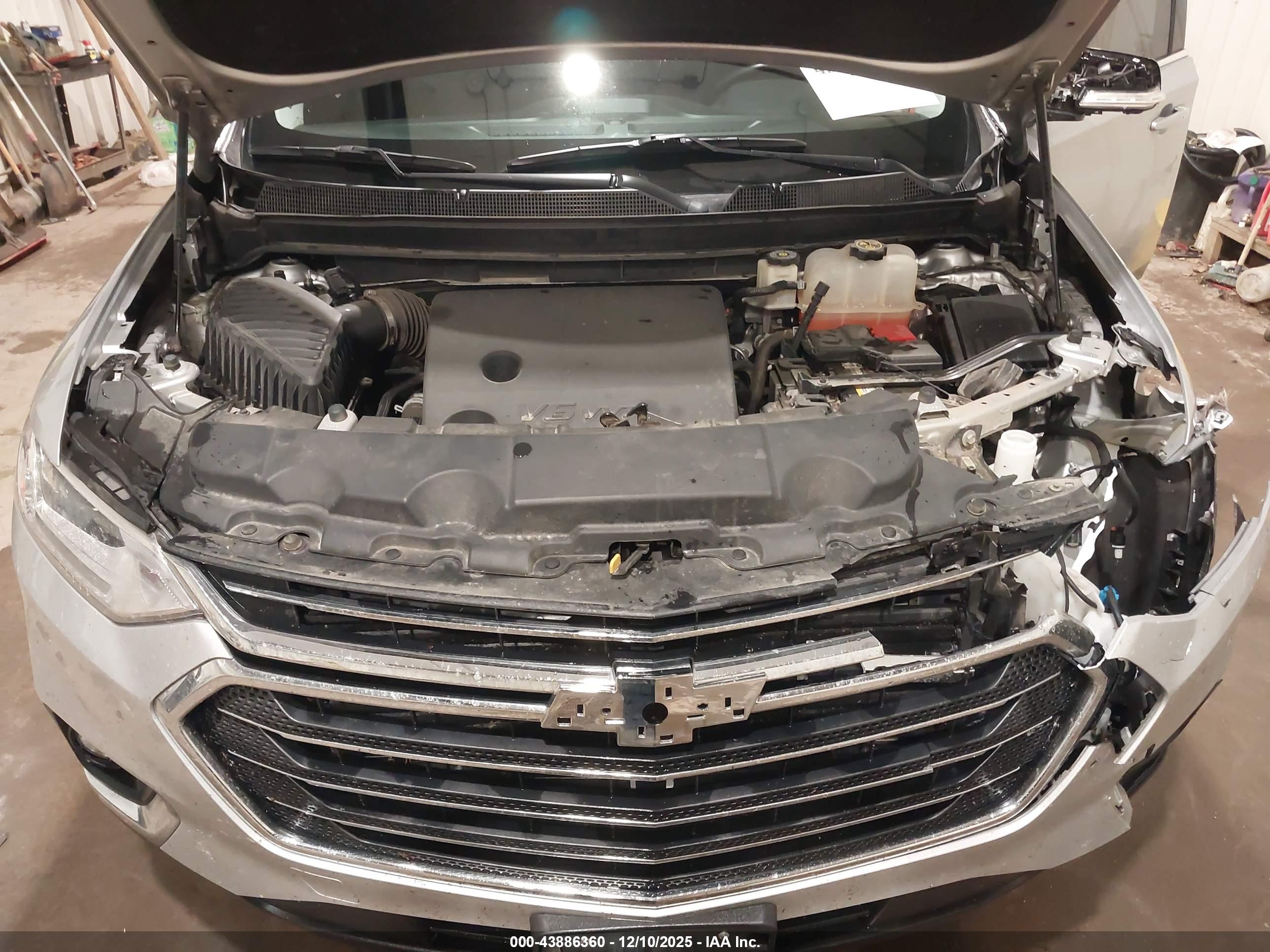 CHEVROLET TRAVERSE image 10