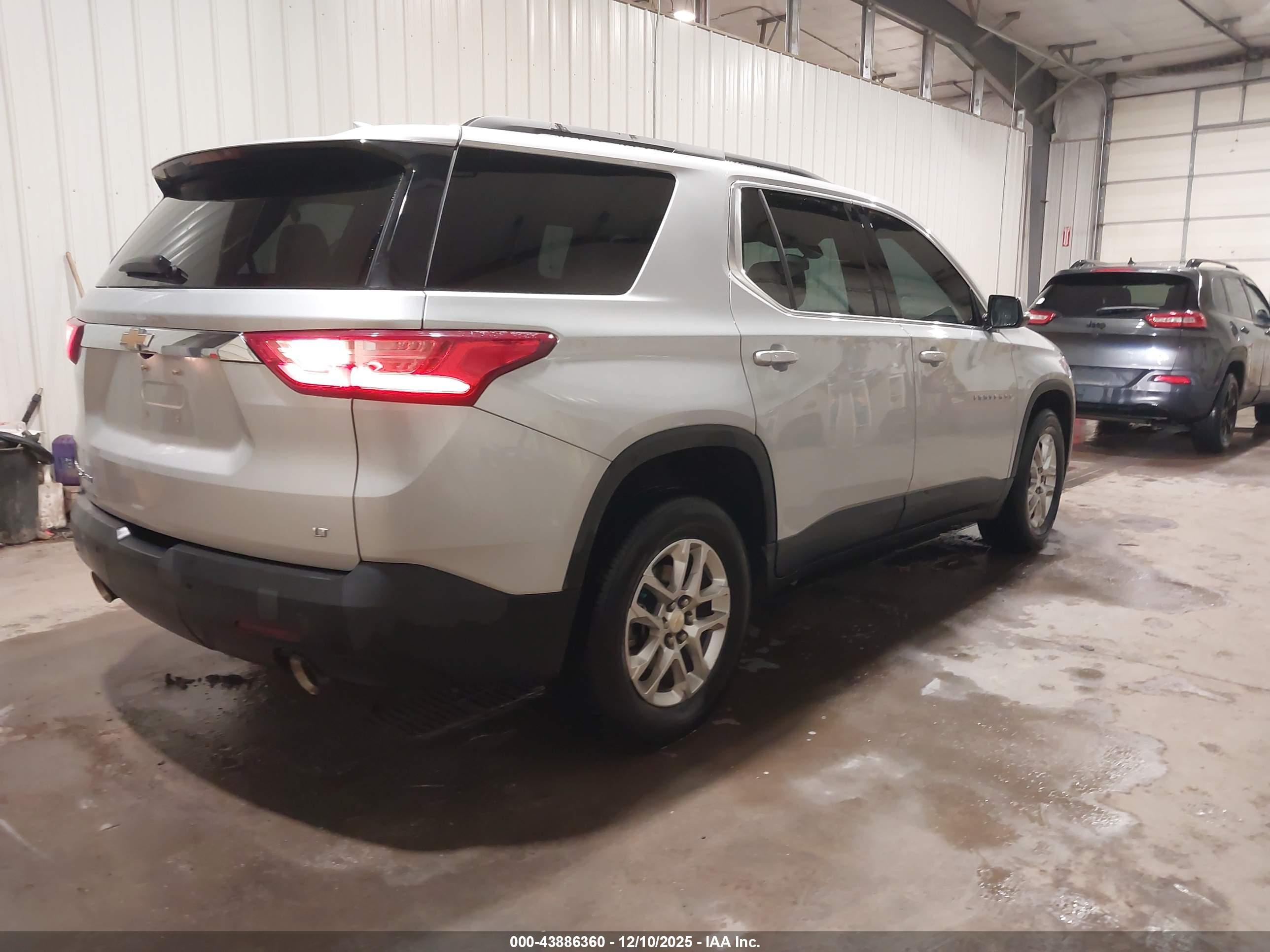 CHEVROLET TRAVERSE image 4