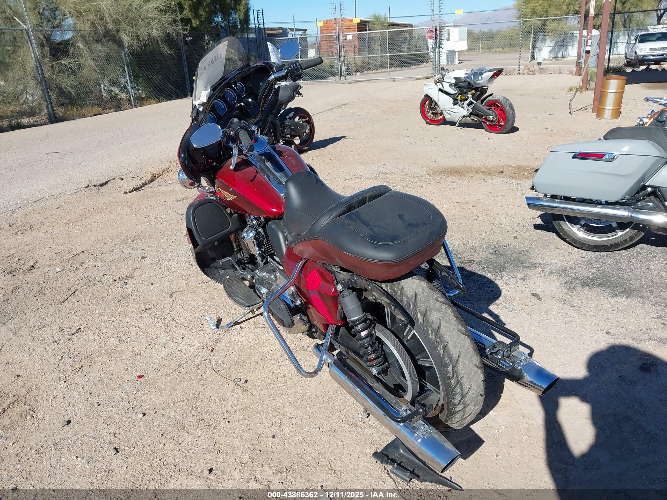 HARLEY-DAVIDSON FLHTKANV image 3