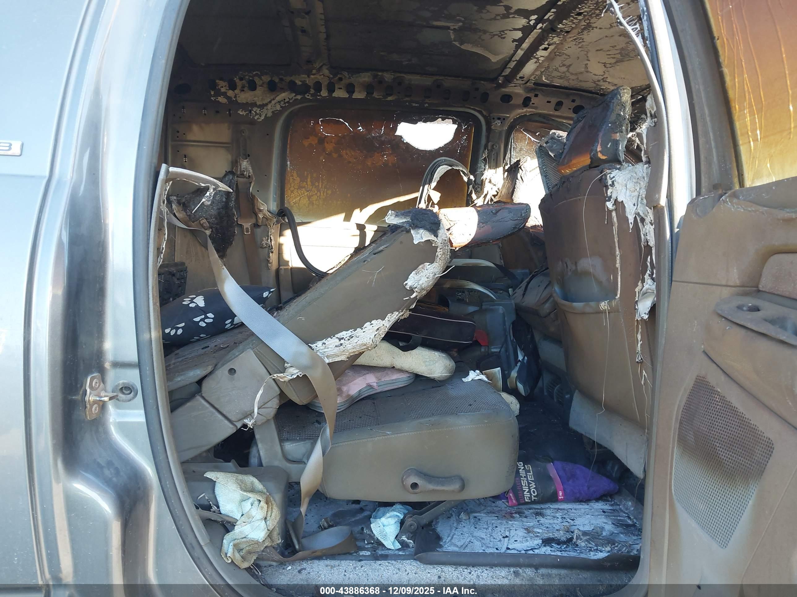 DODGE RAM image 8