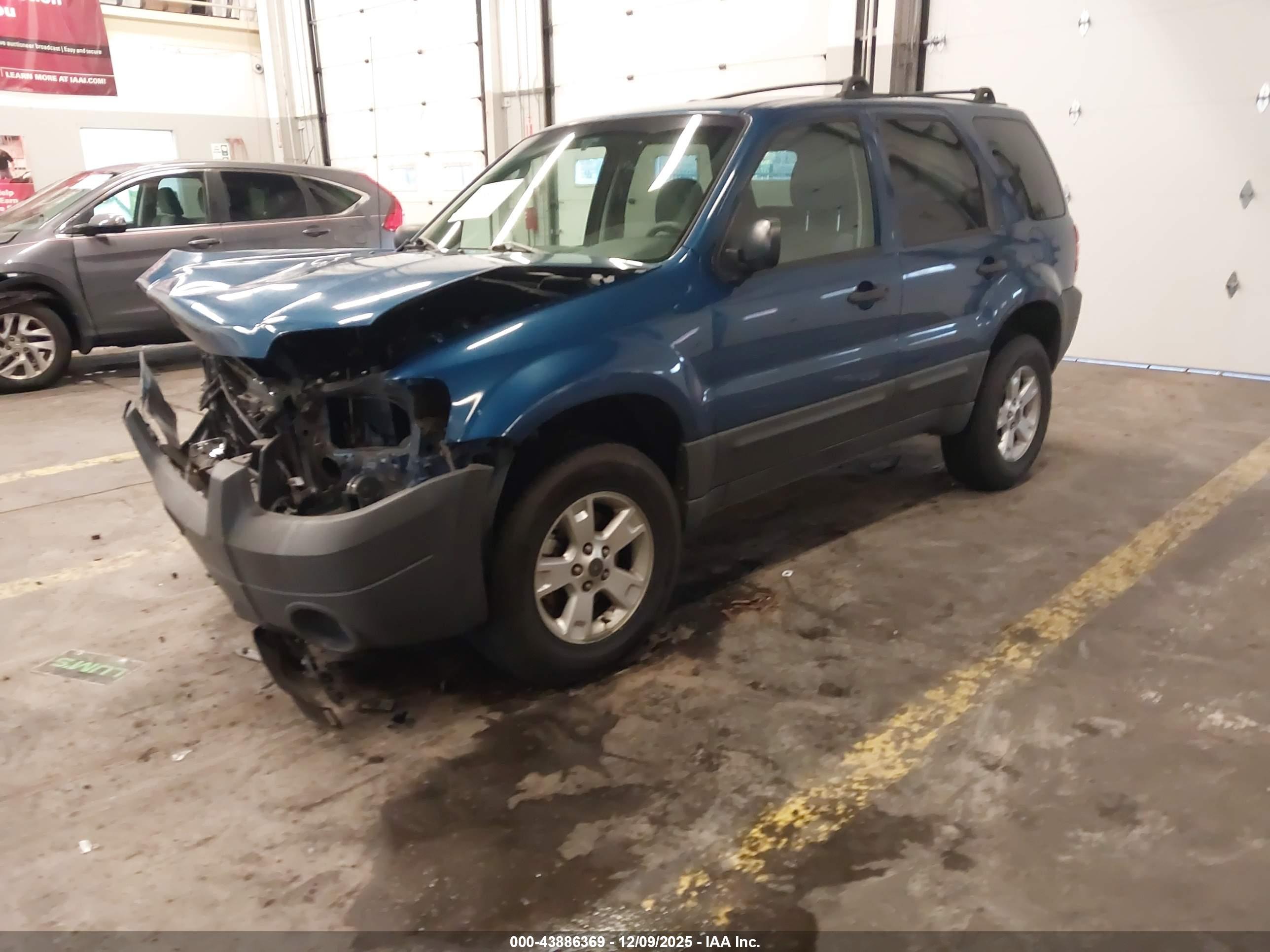 FORD ESCAPE image 2