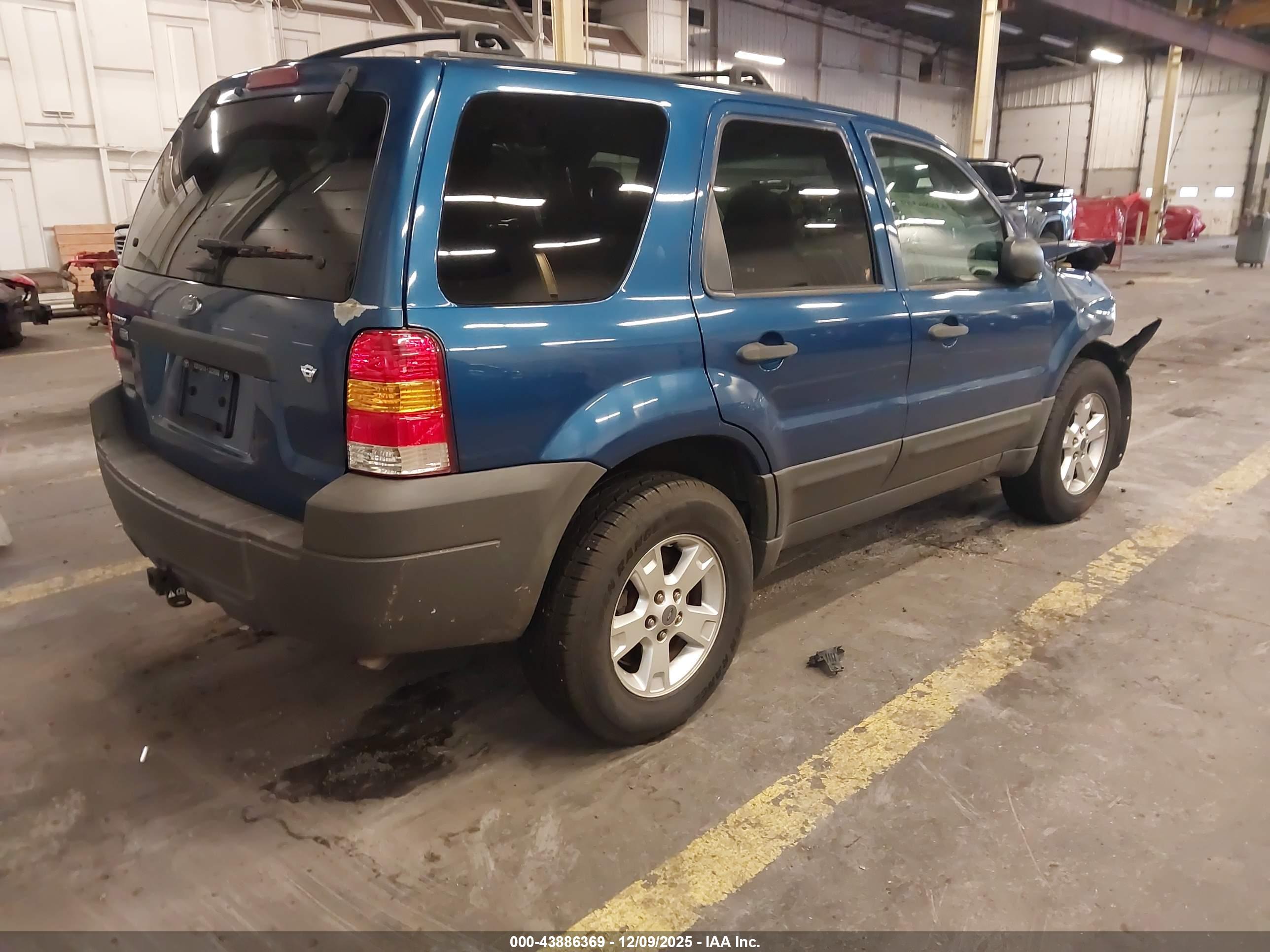 FORD ESCAPE image 4