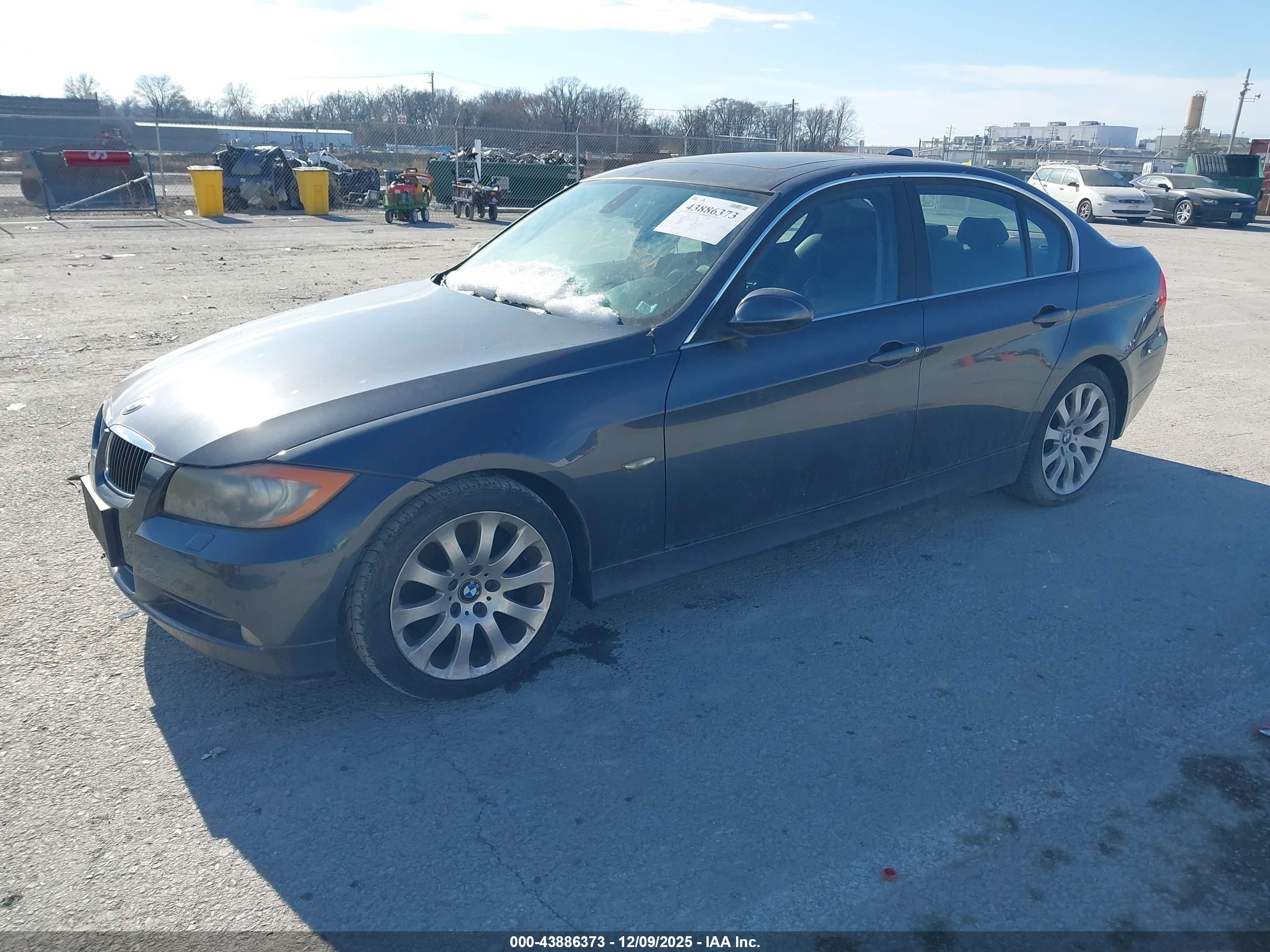BMW 330I image 2