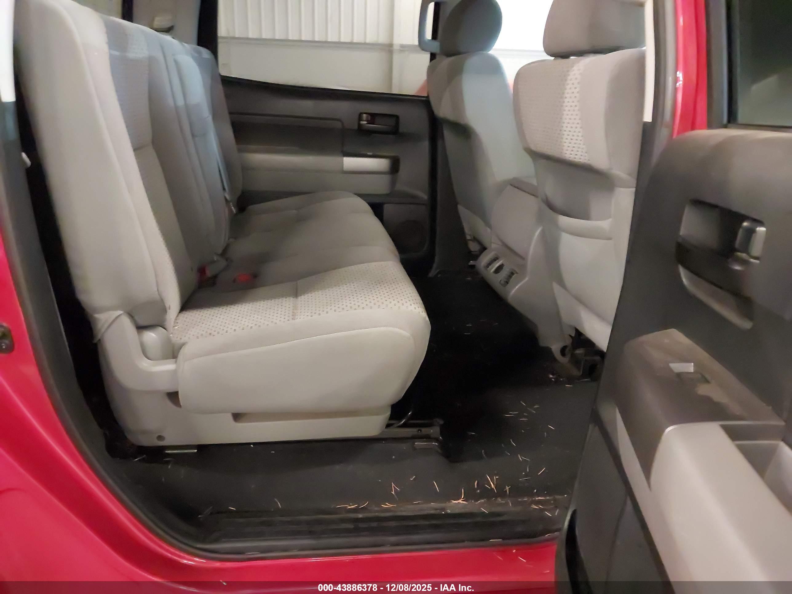 TOYOTA TUNDRA image 8