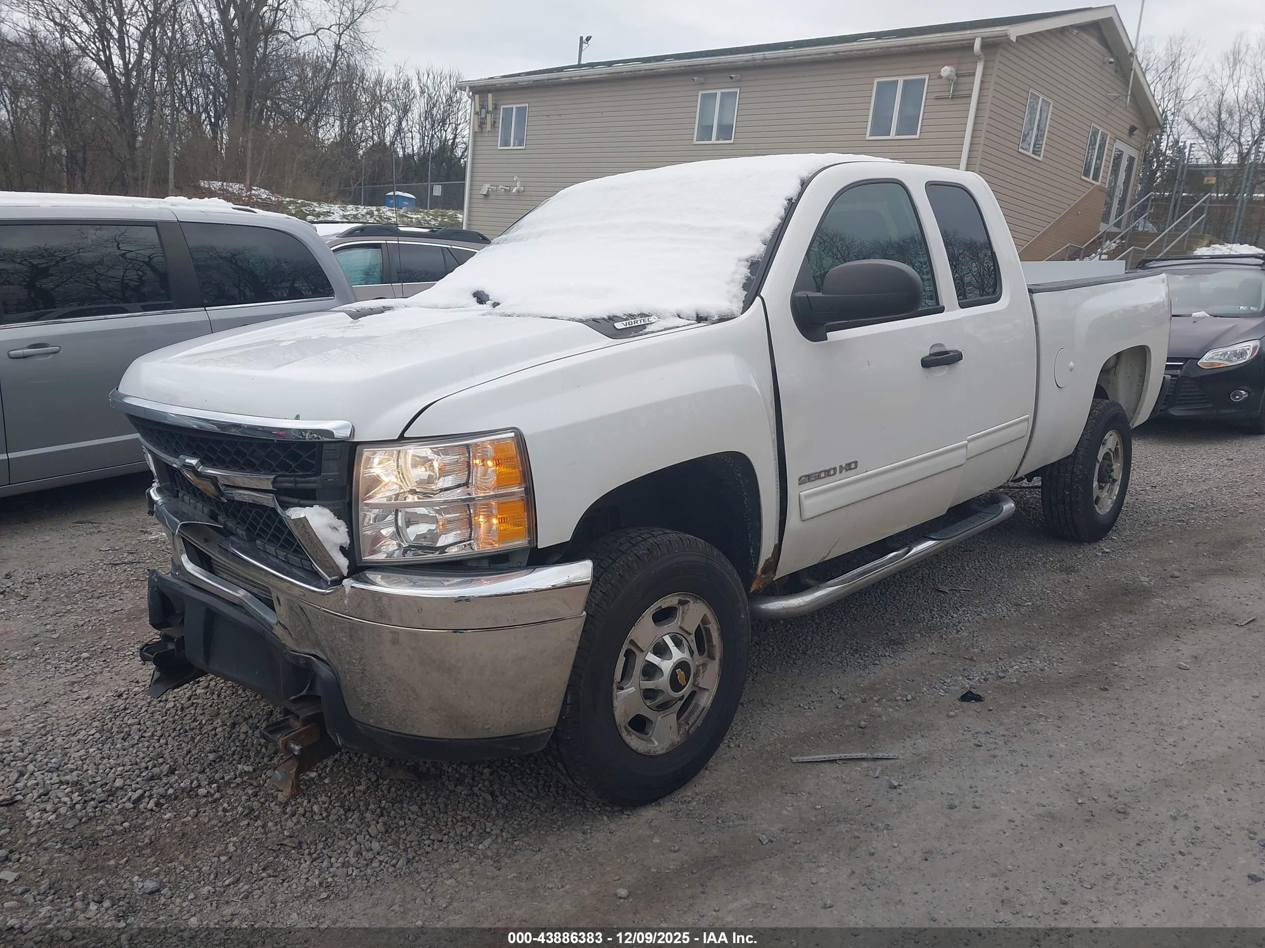 CHEVROLET SILVERADO image 2