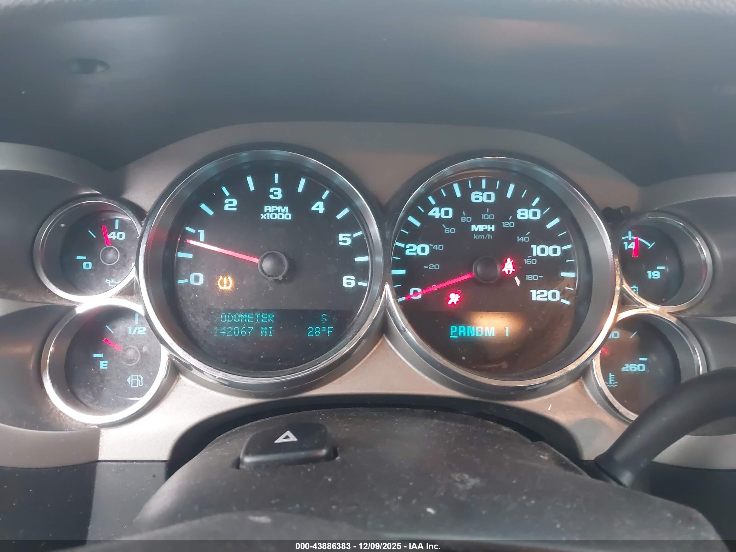 CHEVROLET SILVERADO image 7