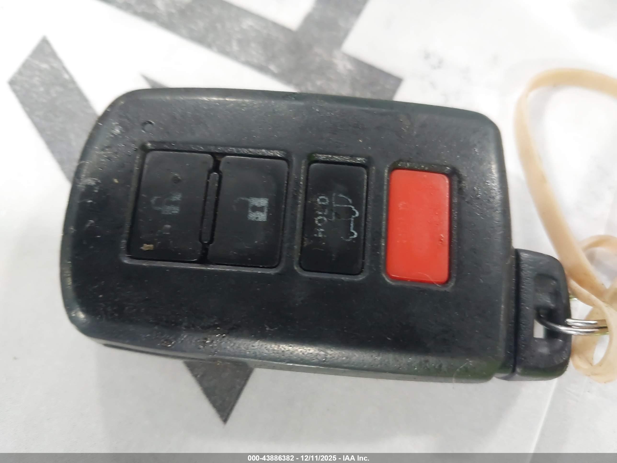 TOYOTA RAV4 image 11