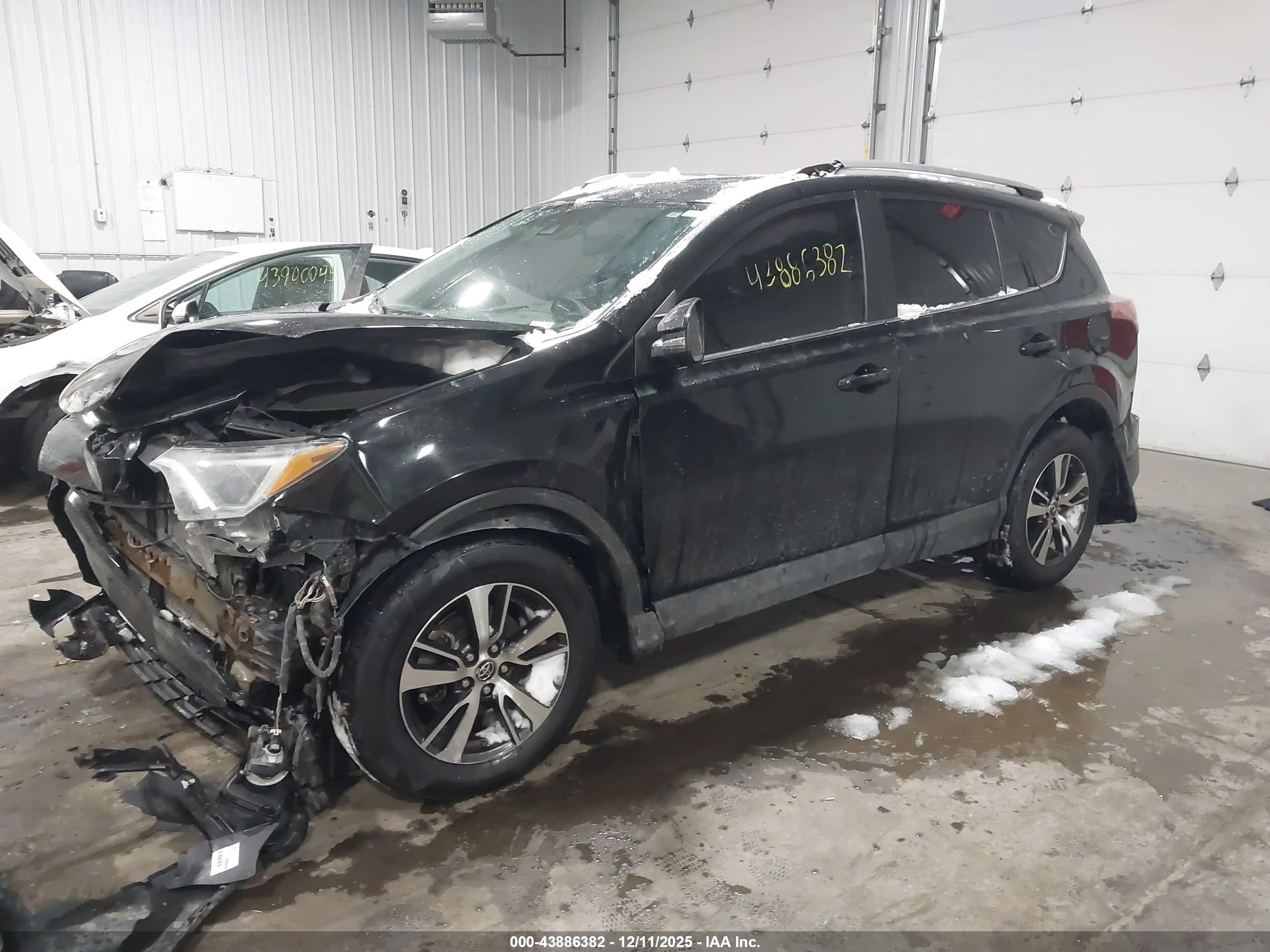 TOYOTA RAV4 image 2