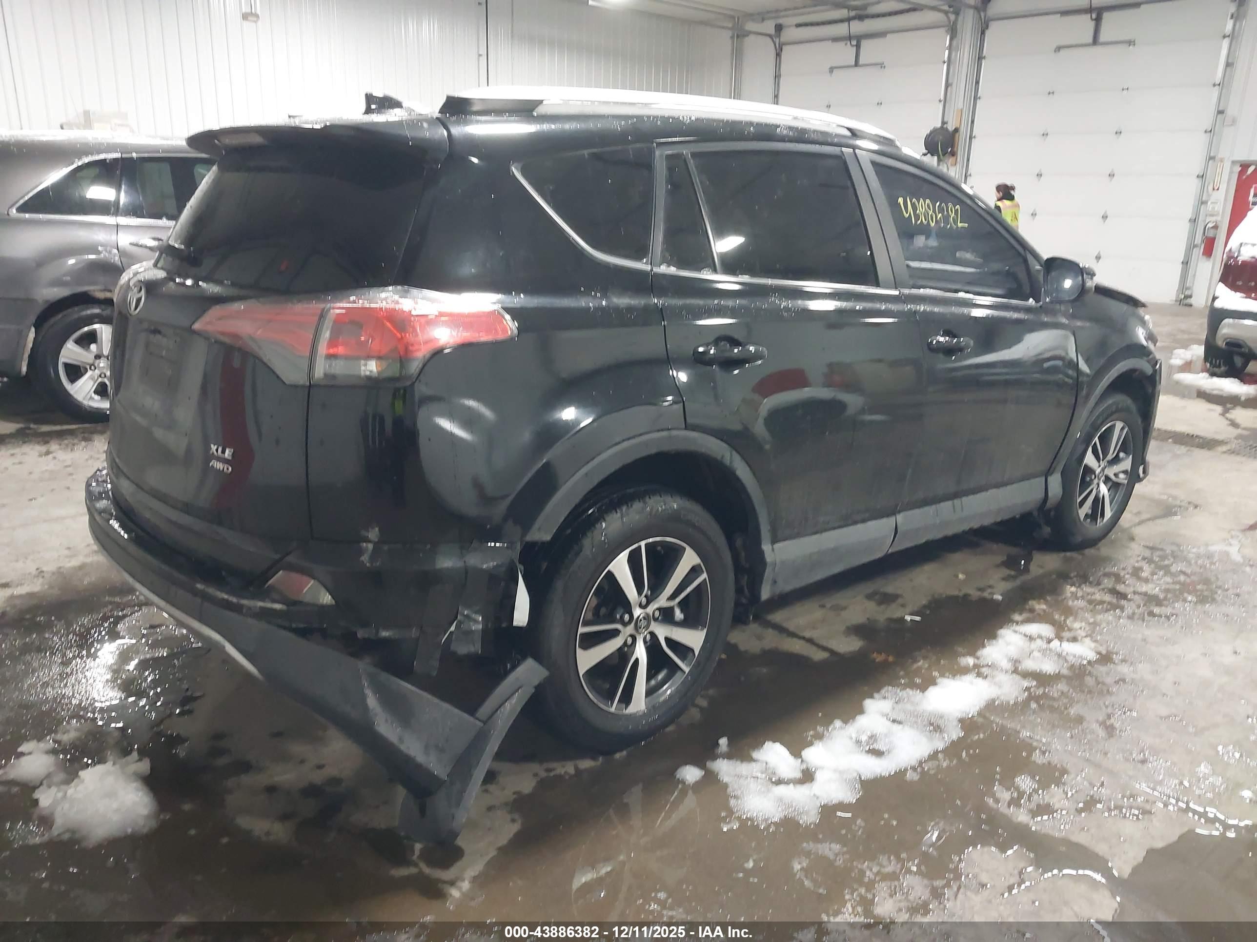 TOYOTA RAV4 image 4