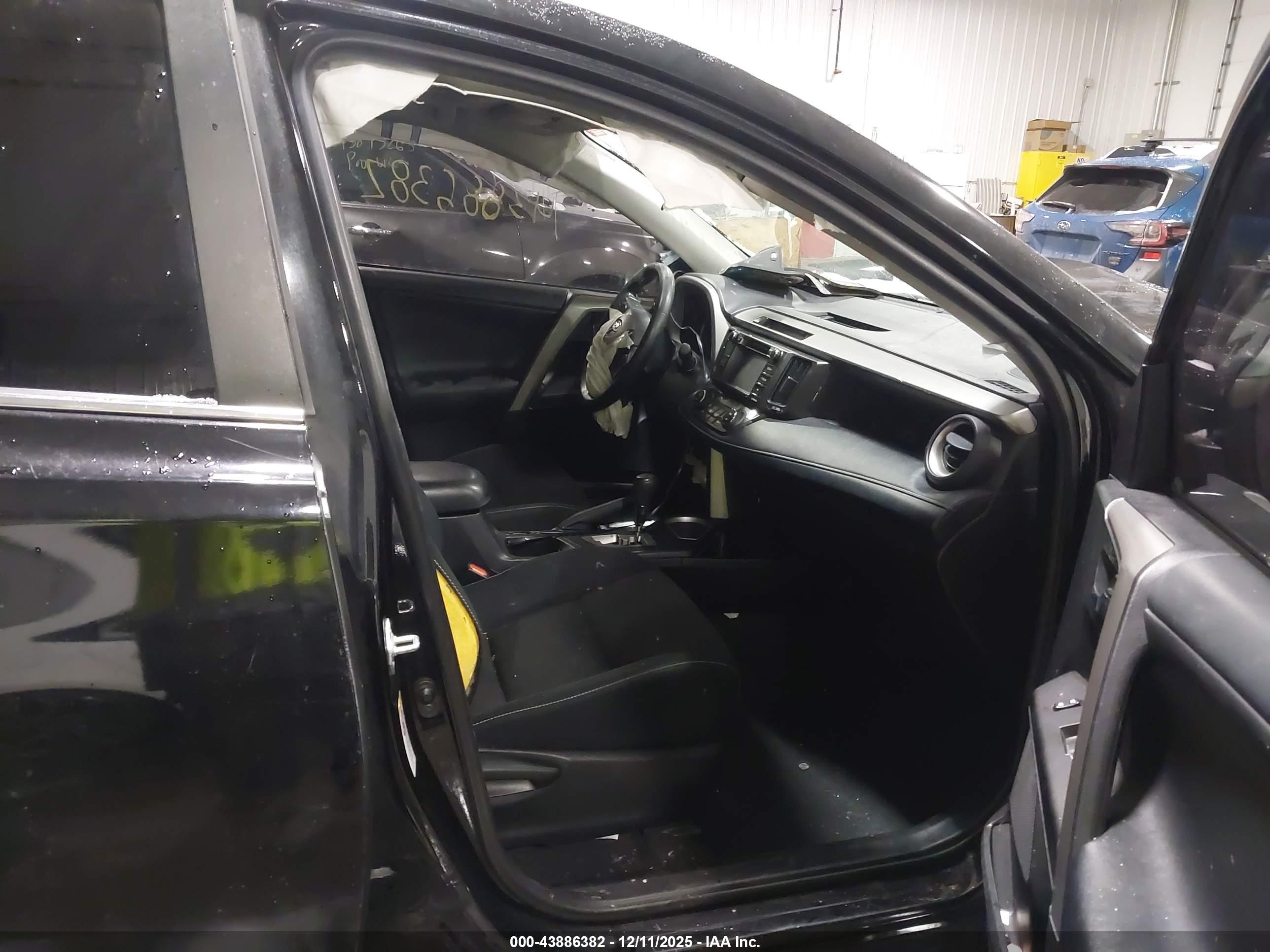 TOYOTA RAV4 image 5