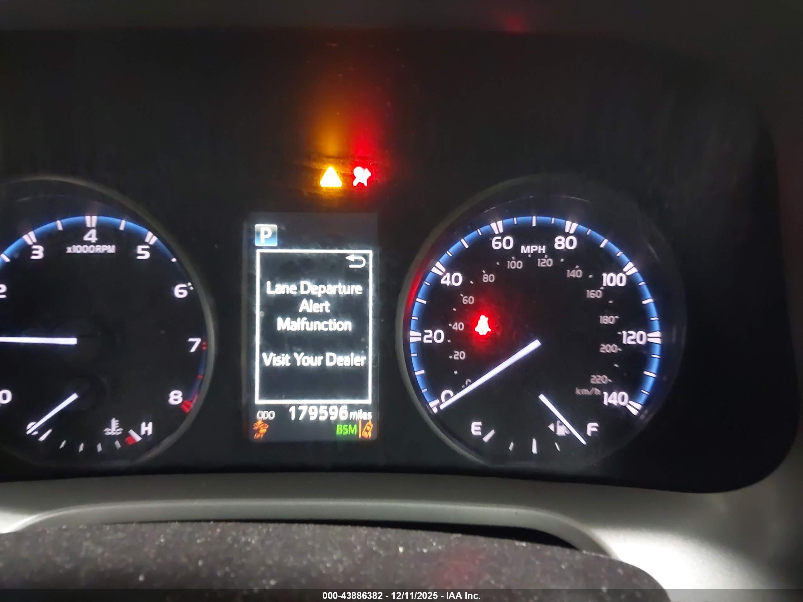 TOYOTA RAV4 image 7