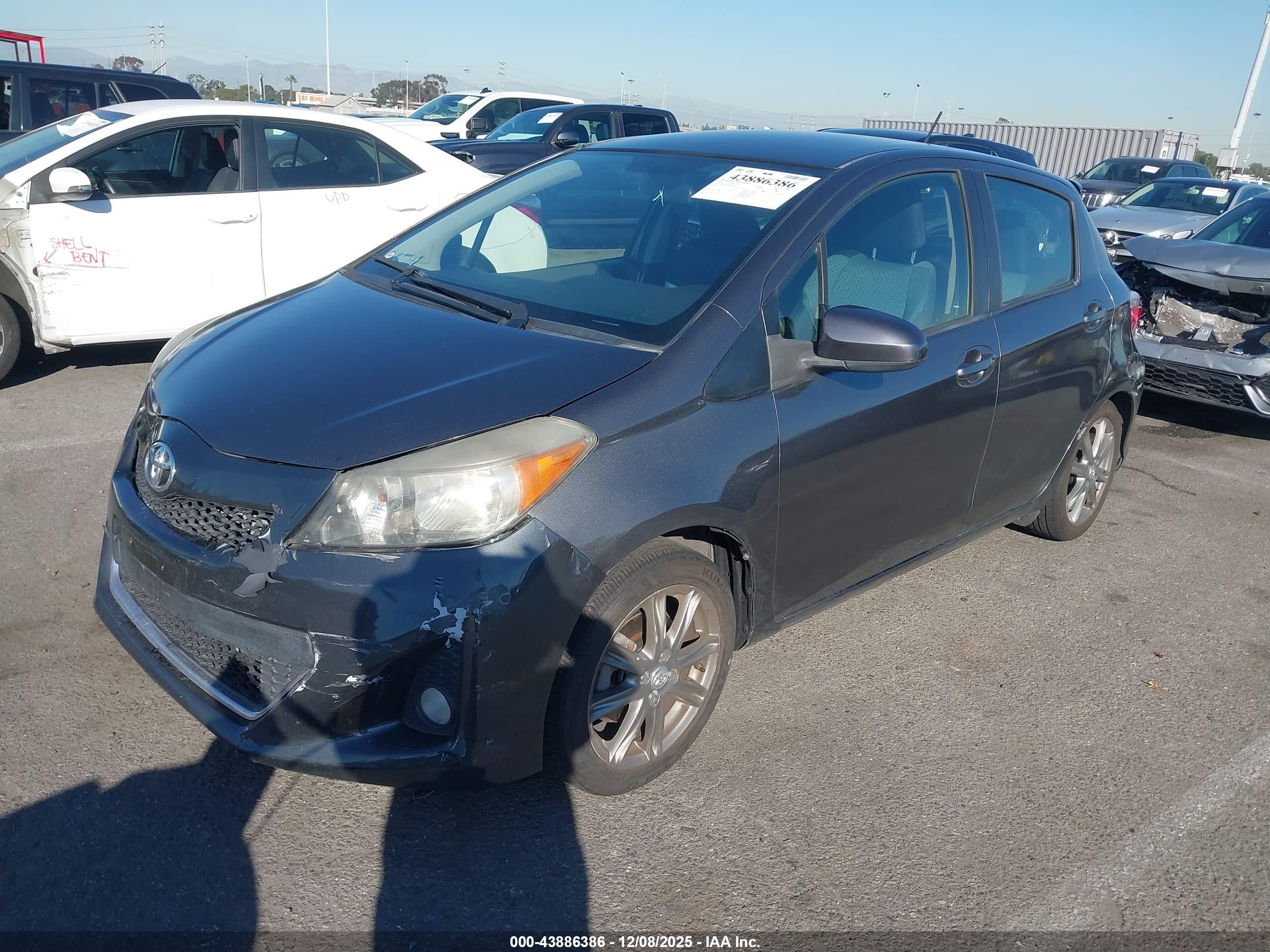 TOYOTA YARIS image 2