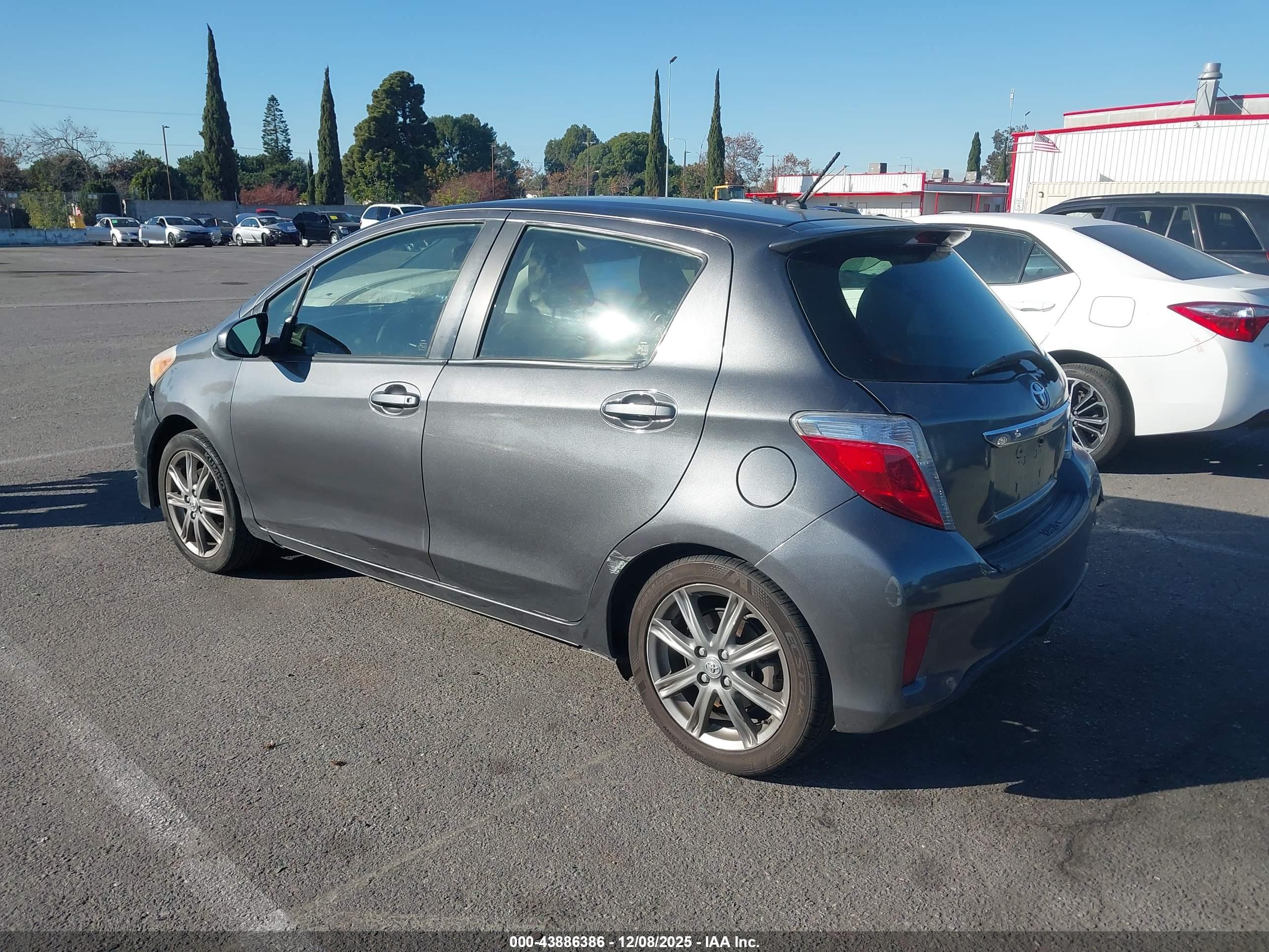 TOYOTA YARIS image 3